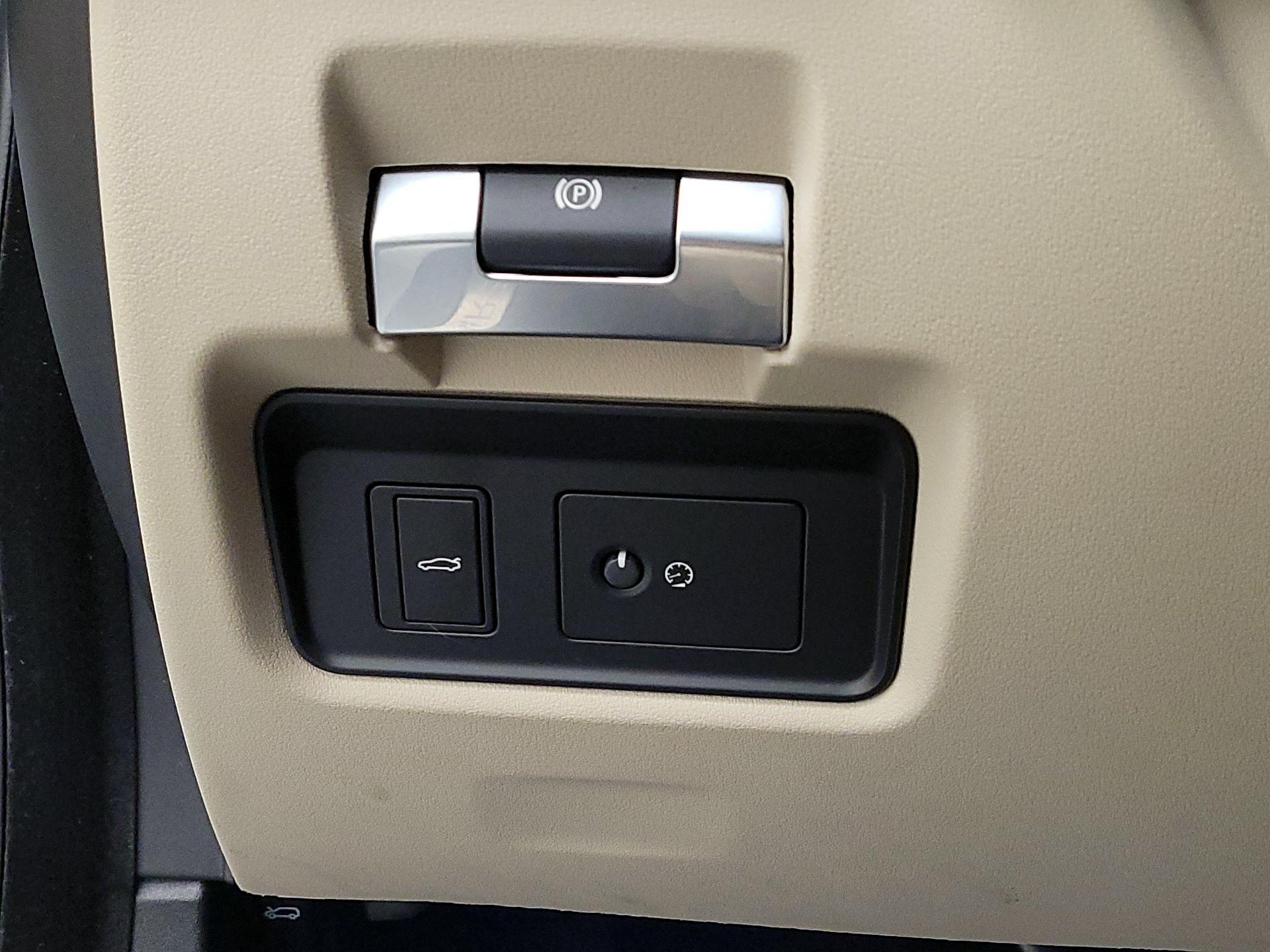 Thumbnail: 2020 Jaguar XE - 13