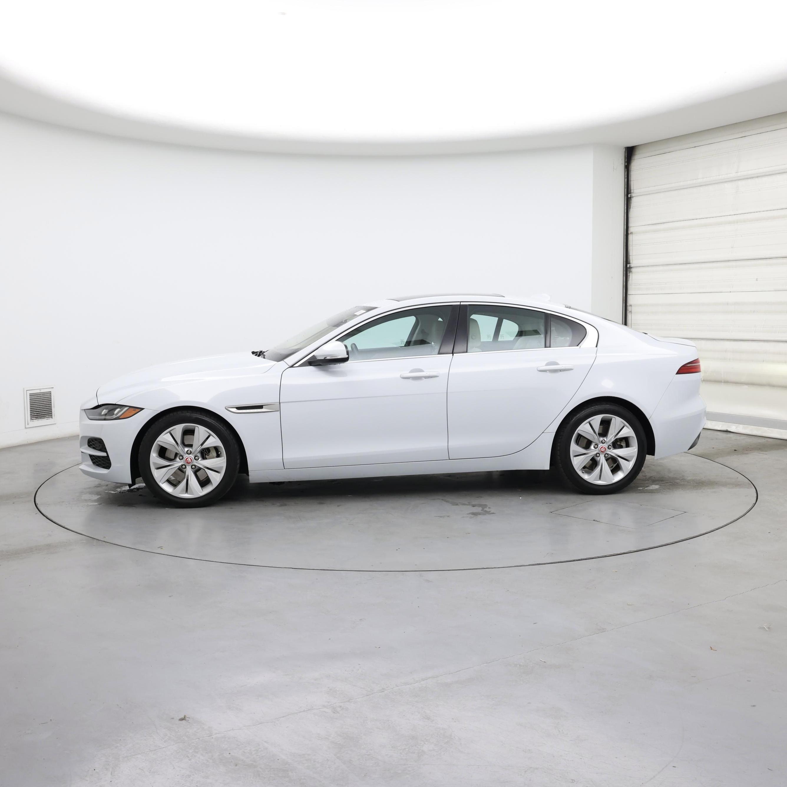 Thumbnail: 2020 Jaguar XE - 3