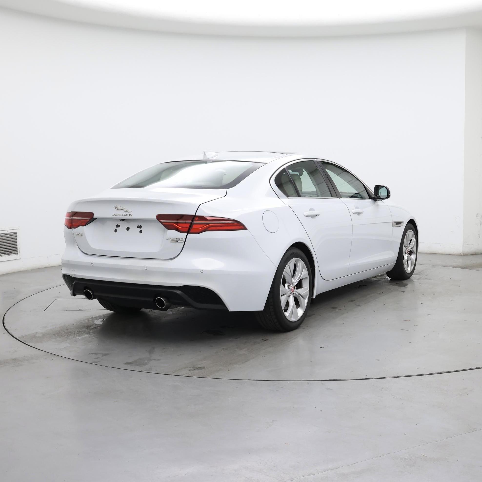 Thumbnail: 2020 Jaguar XE - 8