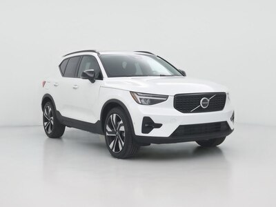 2025 Volvo XC40 B5 Plus Dark Theme