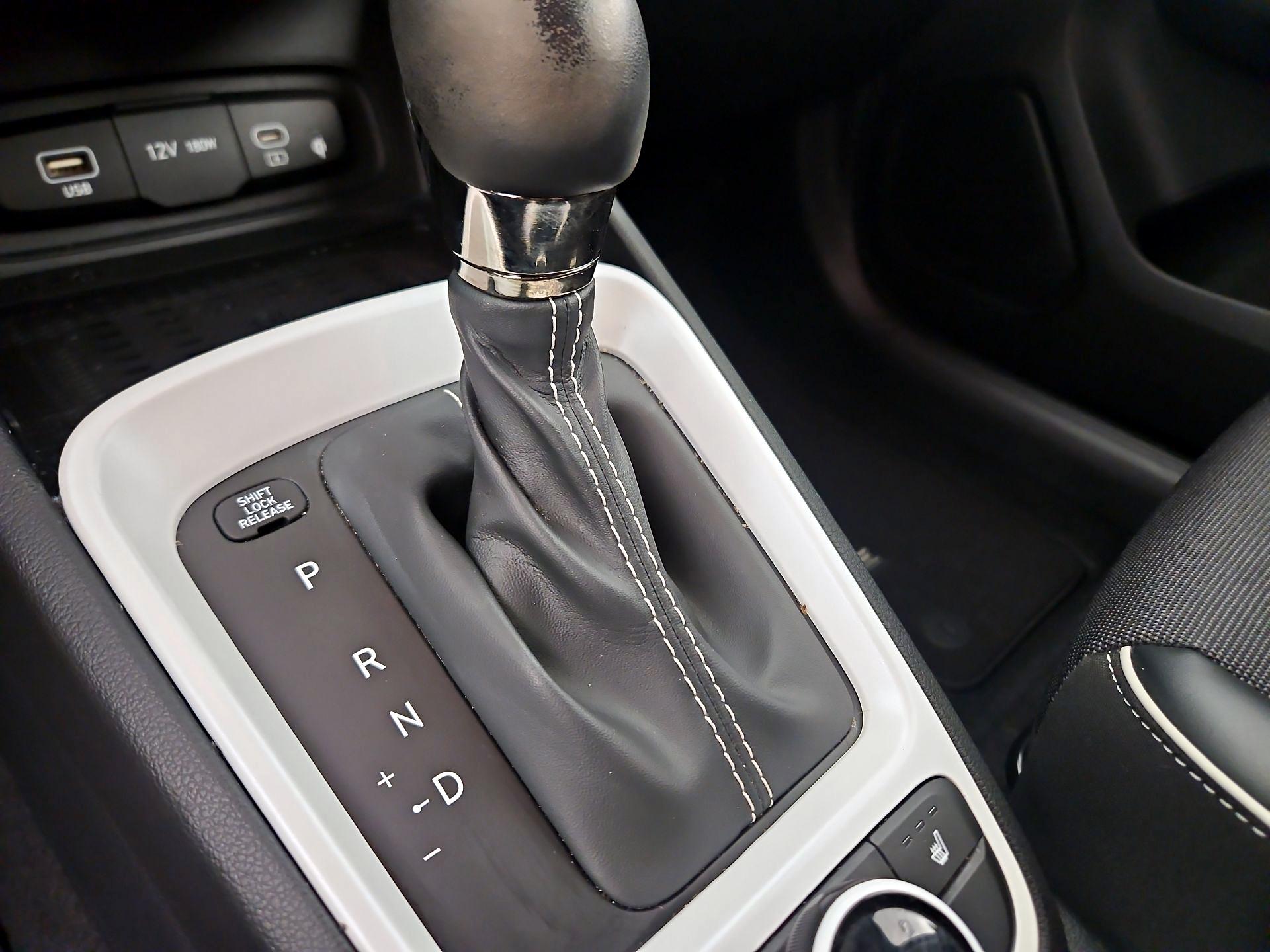 Thumbnail: 2023 Hyundai Venue - 17