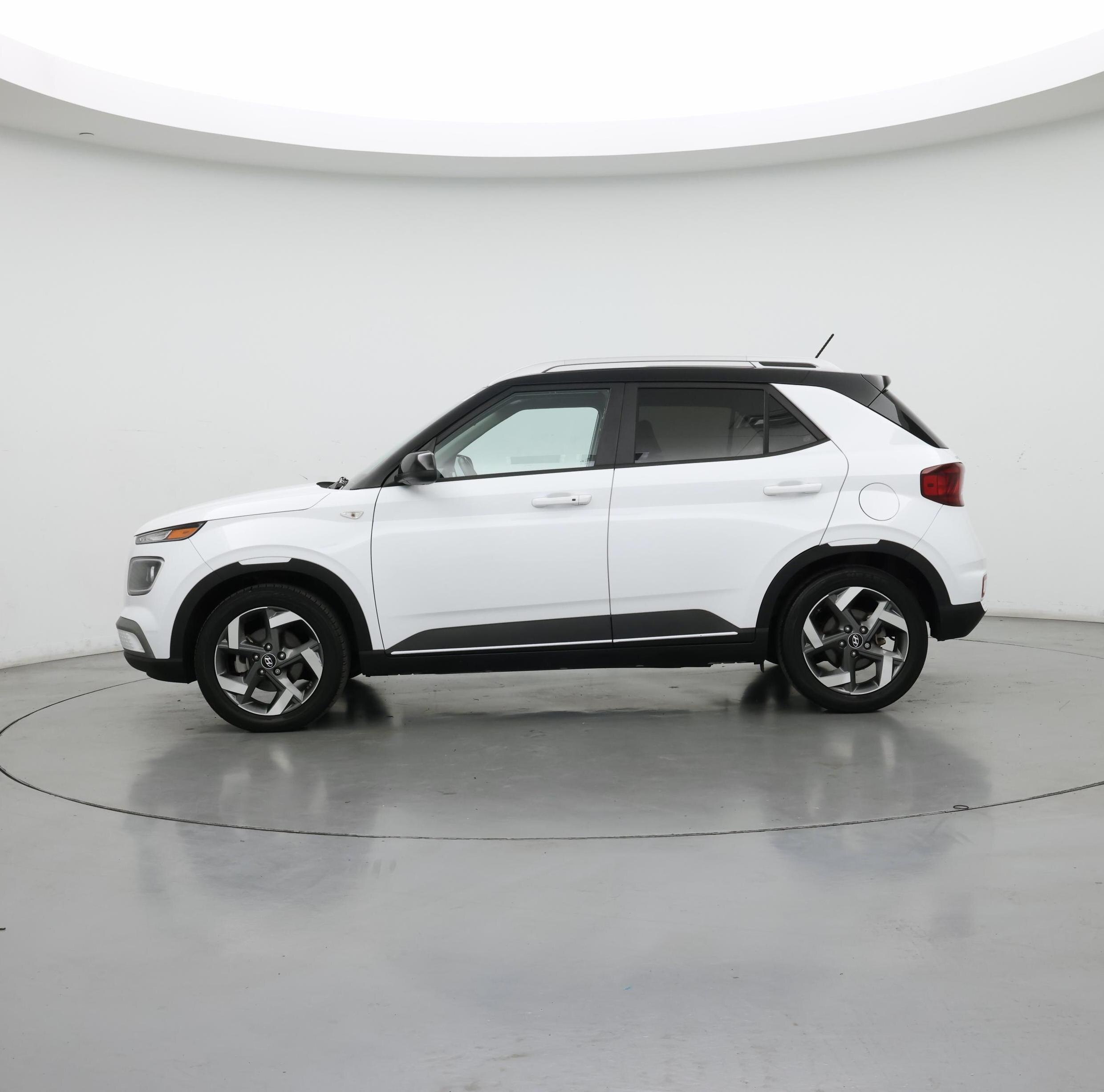 Thumbnail: 2023 Hyundai Venue - 3