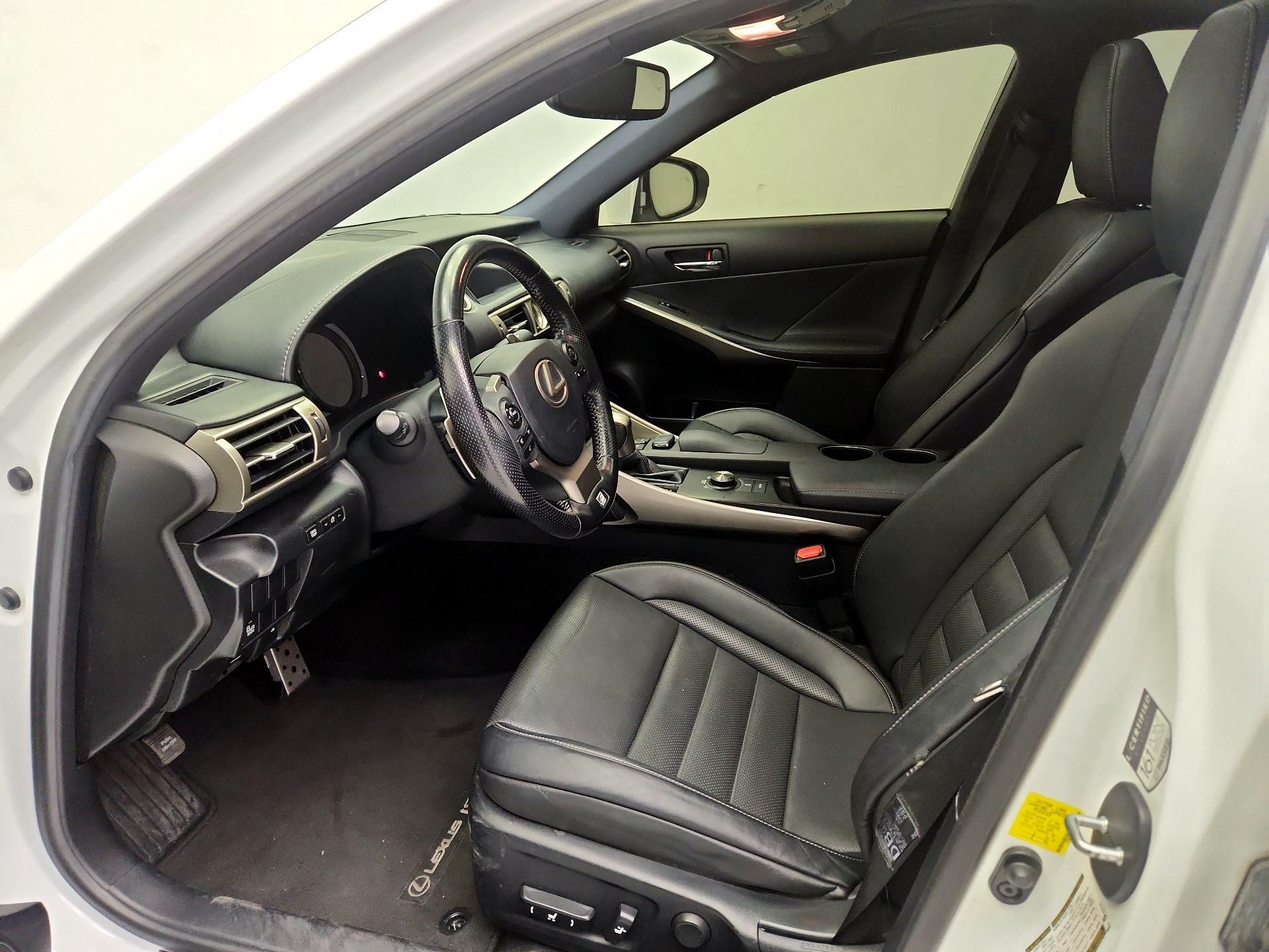 Thumbnail: 2016 Lexus IS - 11