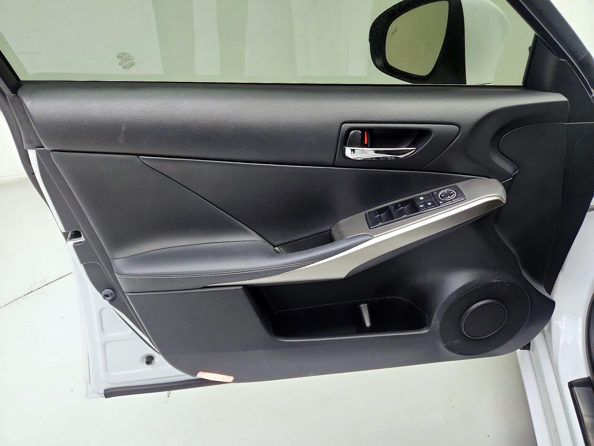 Thumbnail: 2016 Lexus IS - 12