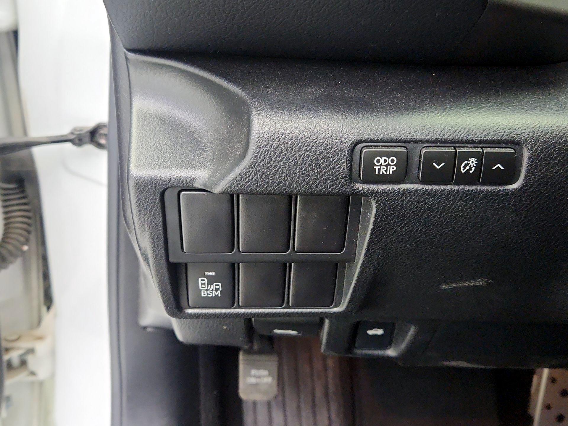 Thumbnail: 2016 Lexus IS - 13