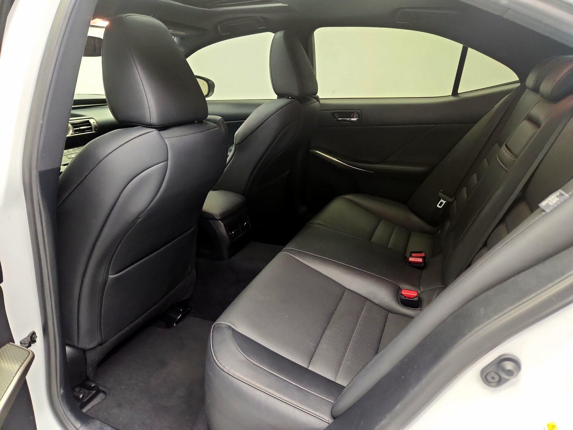 Thumbnail: 2016 Lexus IS - 20