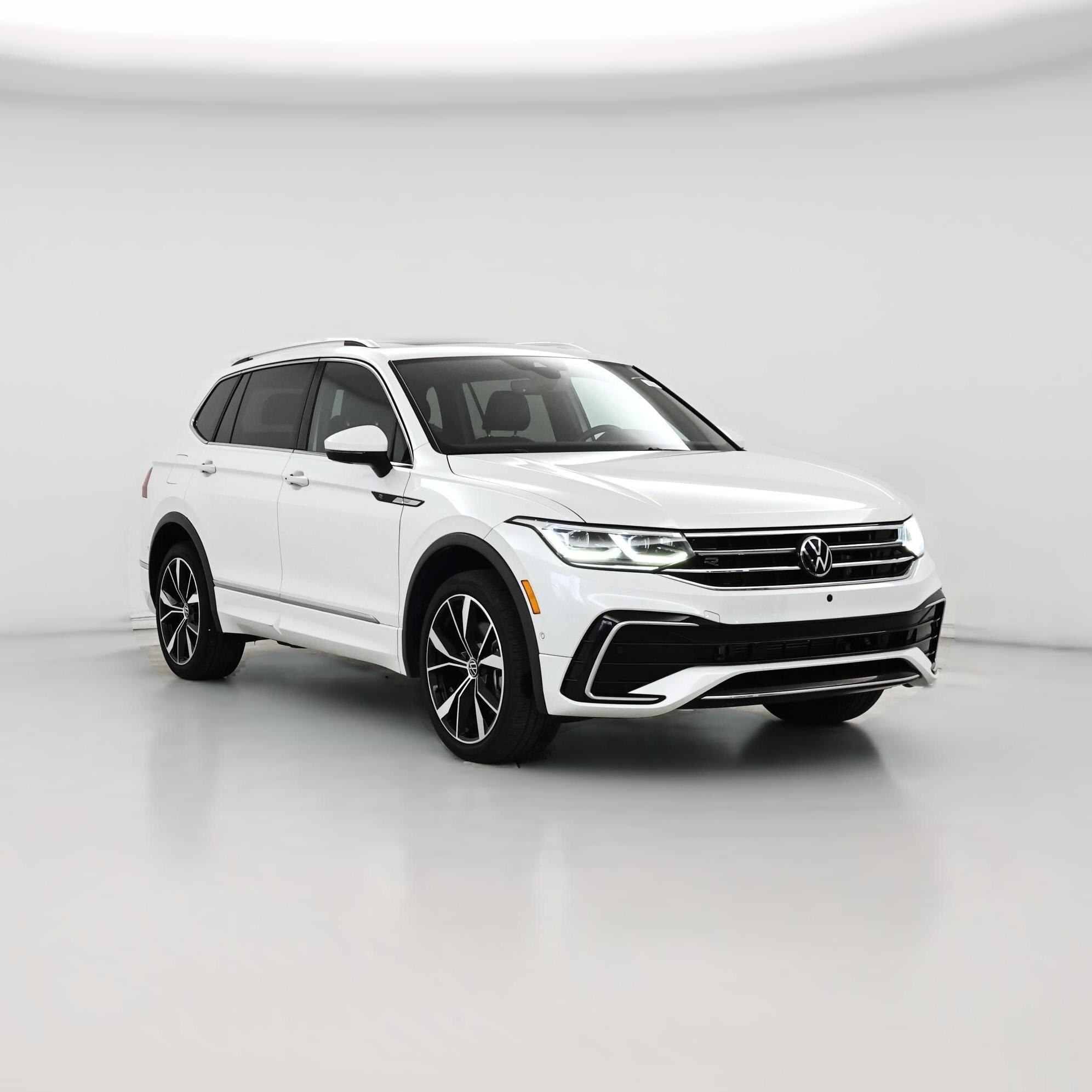 Thumbnail: 2022 Volkswagen Tiguan - 1