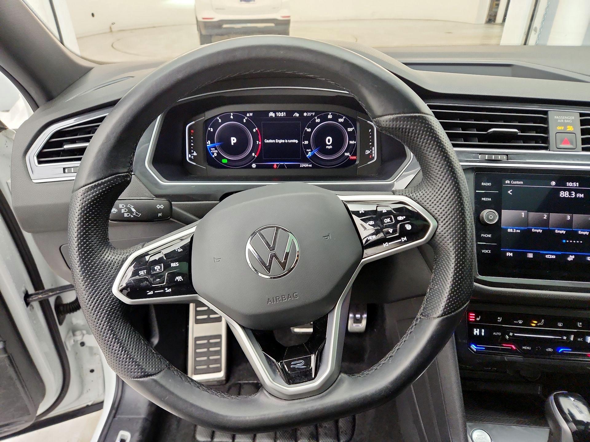 Thumbnail: 2022 Volkswagen Tiguan - 10