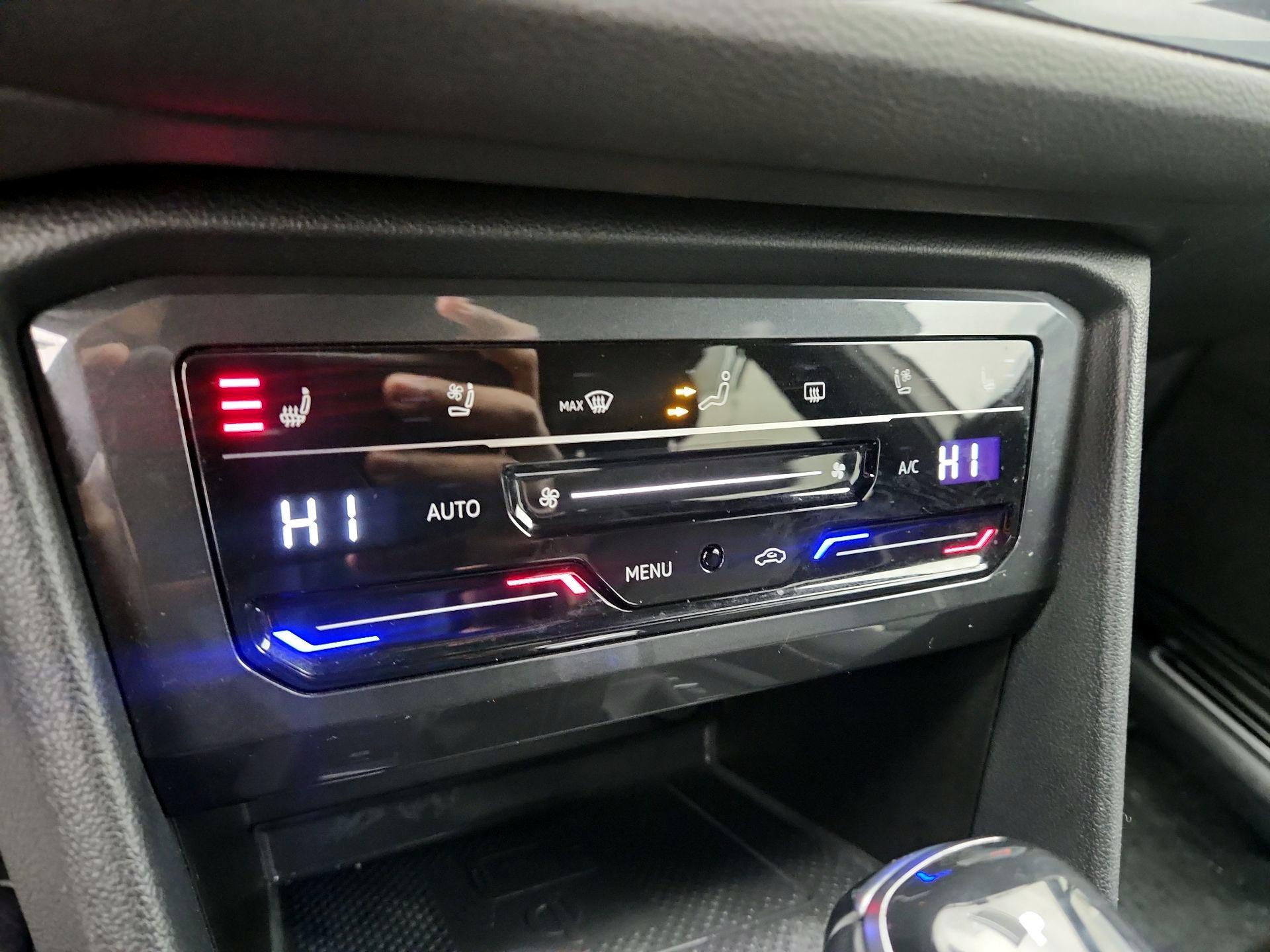 Thumbnail: 2022 Volkswagen Tiguan - 16