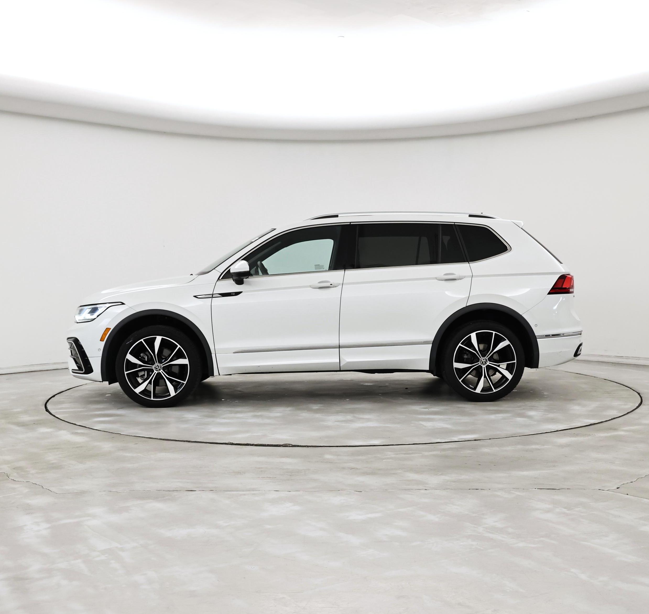 Thumbnail: 2022 Volkswagen Tiguan - 3