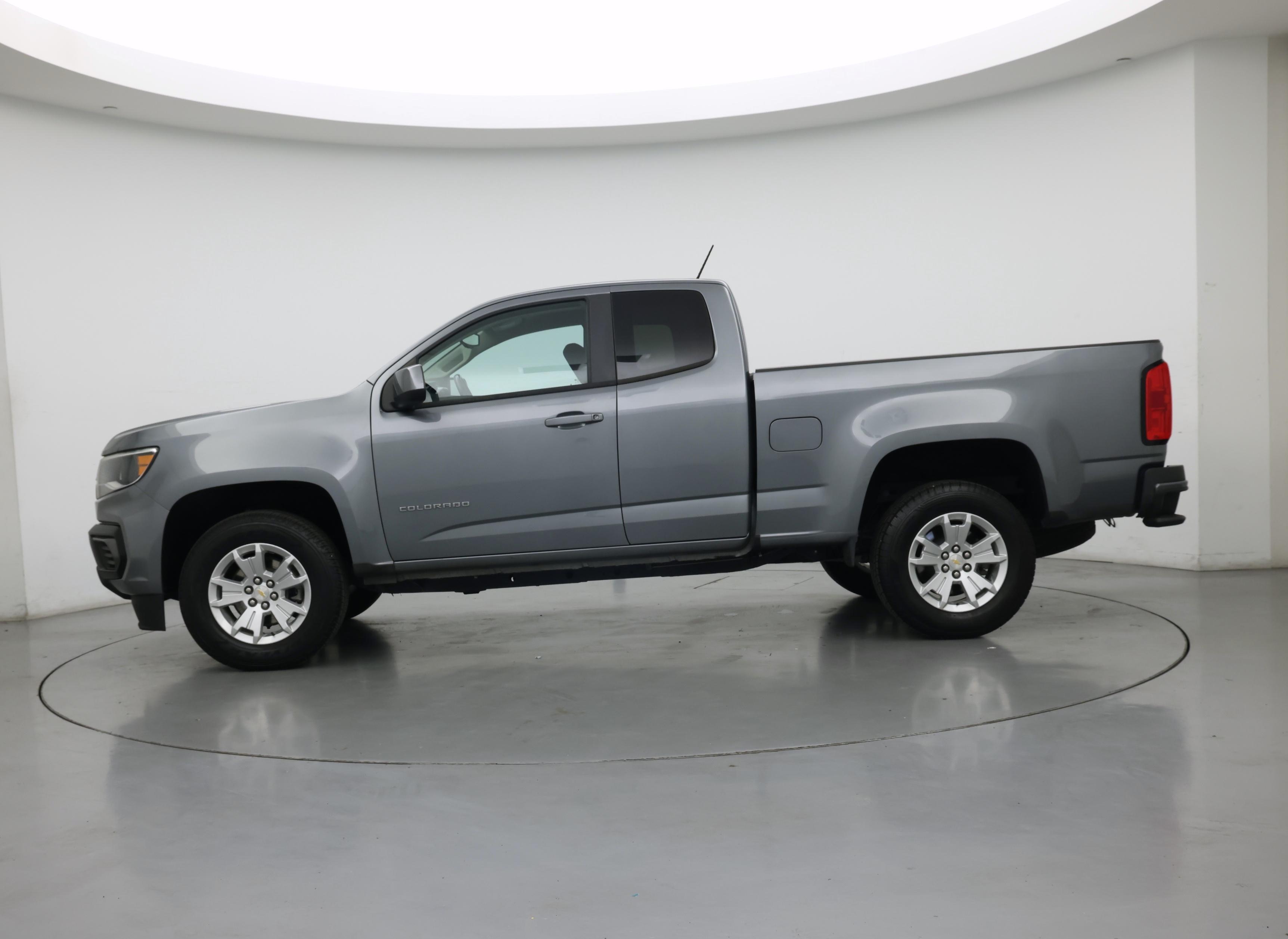 Thumbnail: 2022 Chevrolet Colorado - 3