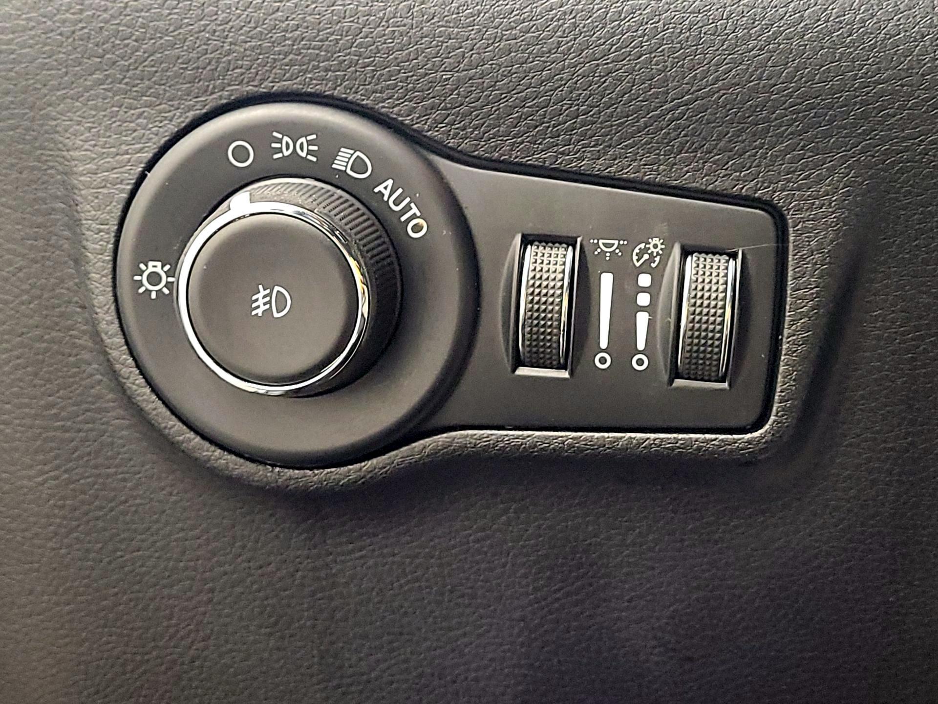 Thumbnail: 2023 Jeep Compass - 13