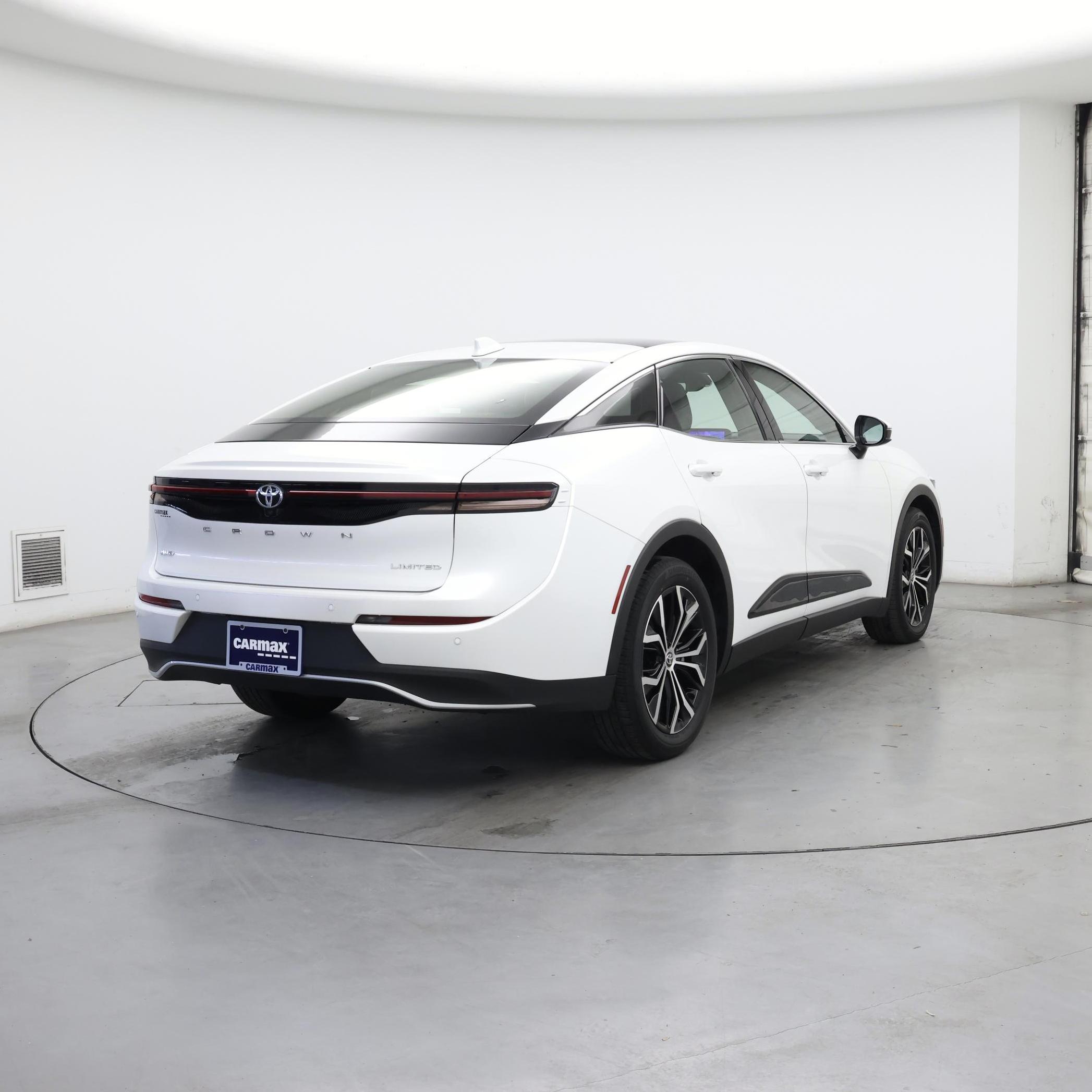 Thumbnail: 2023 Toyota Crown - 8