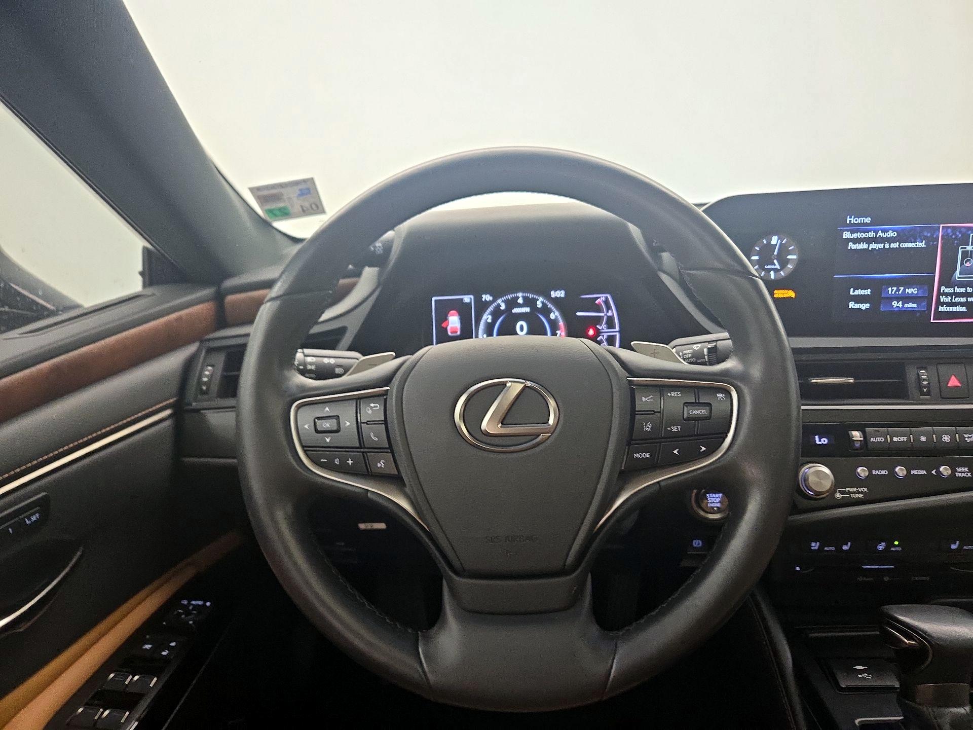 Thumbnail: 2022 Lexus ES - 10