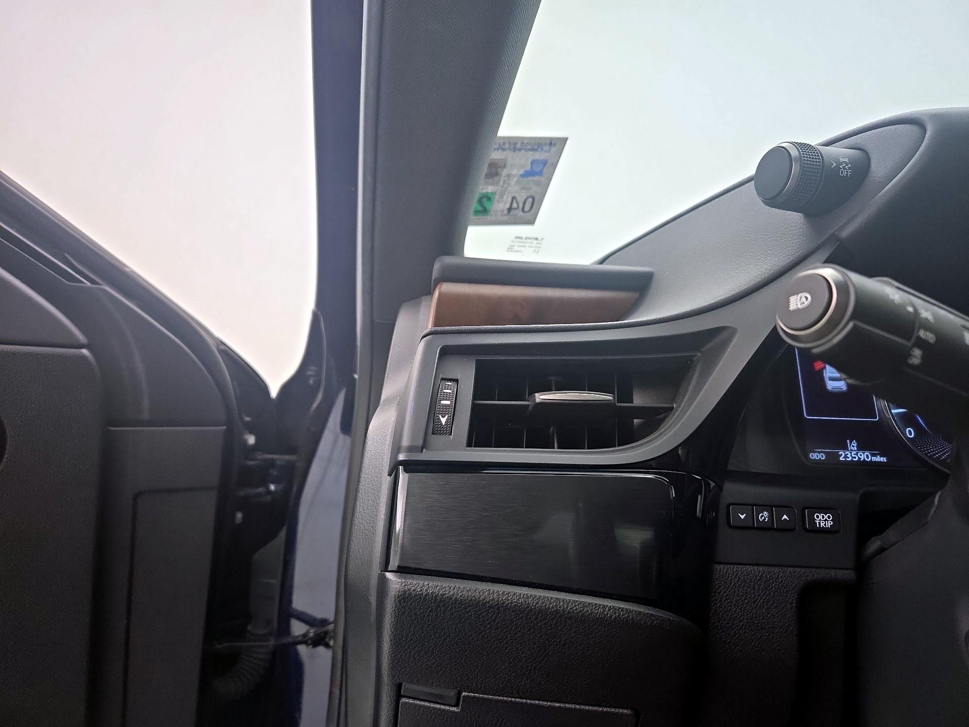 Thumbnail: 2022 Lexus ES - 13