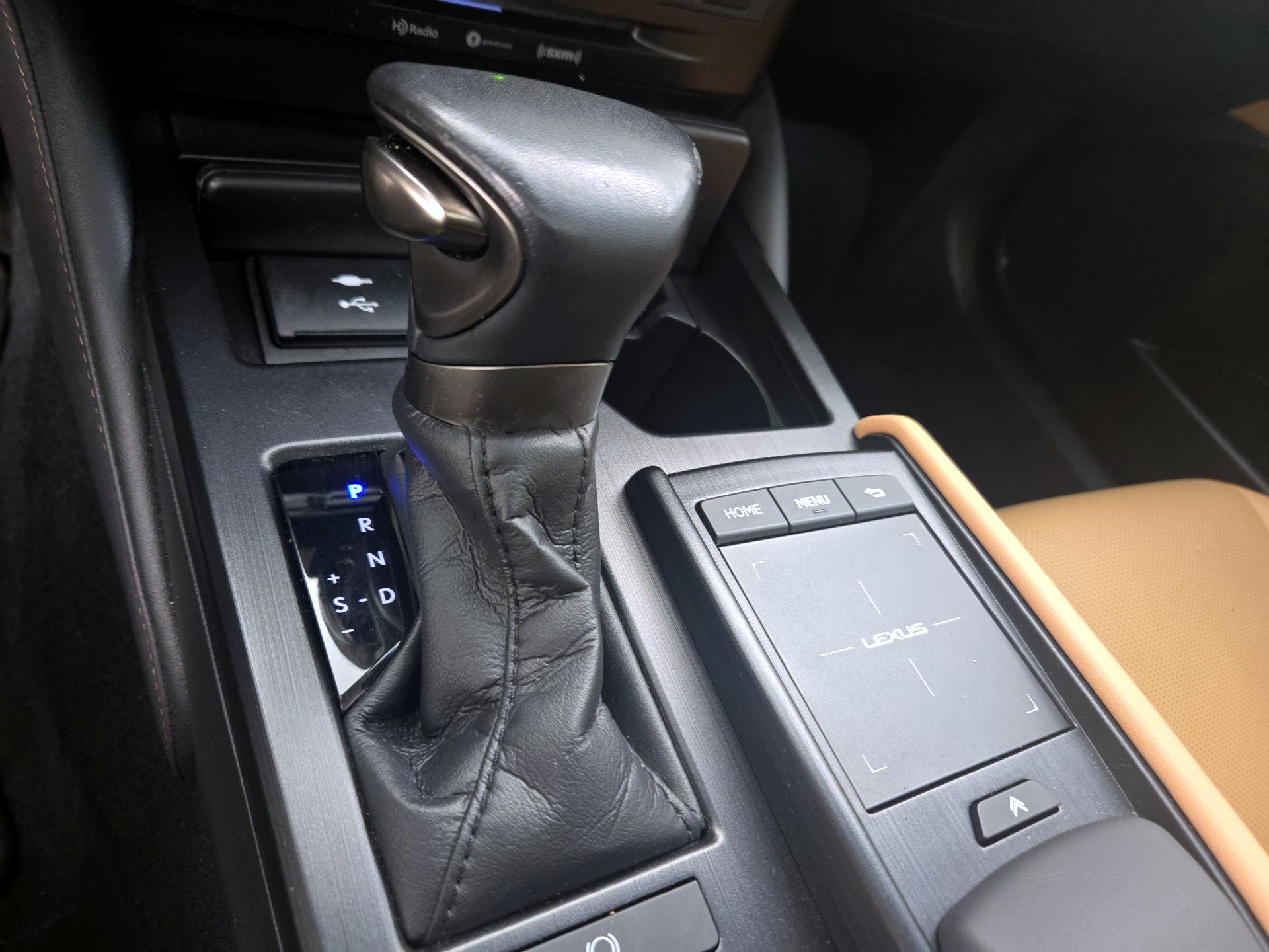 Thumbnail: 2022 Lexus ES - 17