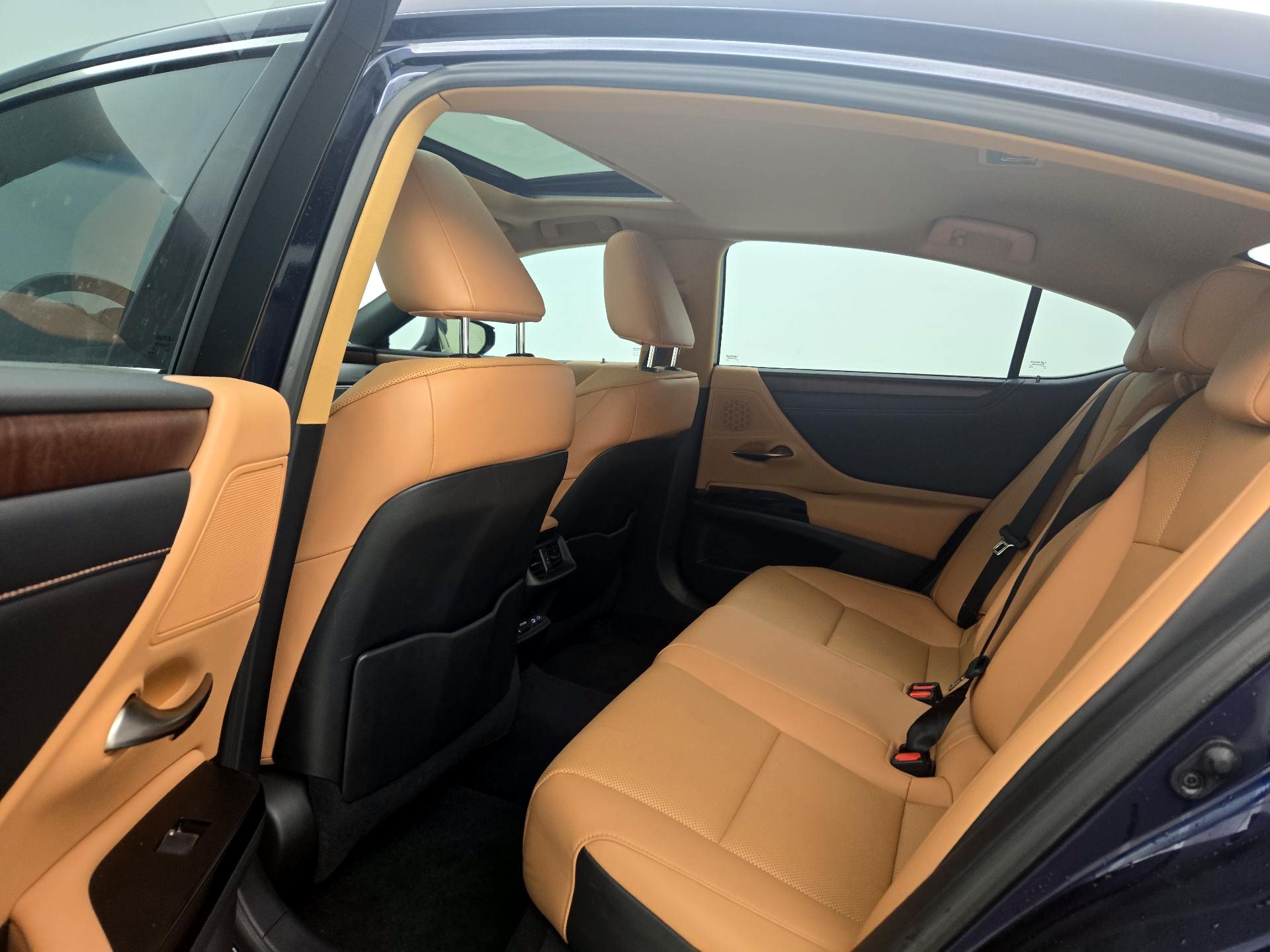 Thumbnail: 2022 Lexus ES - 20