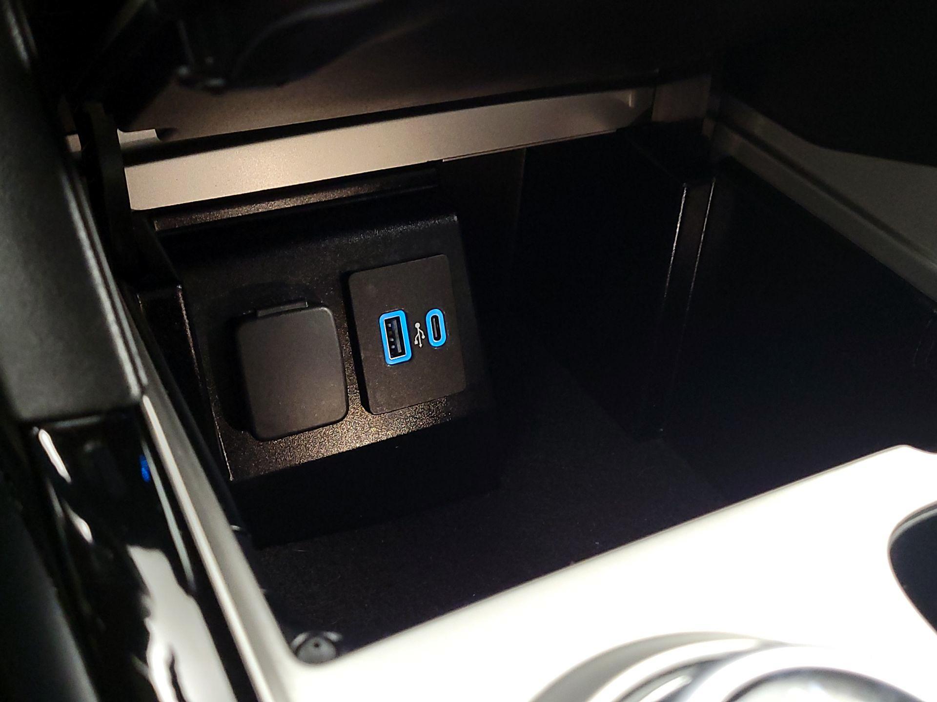 Thumbnail: 2022 Ford Explorer - 18