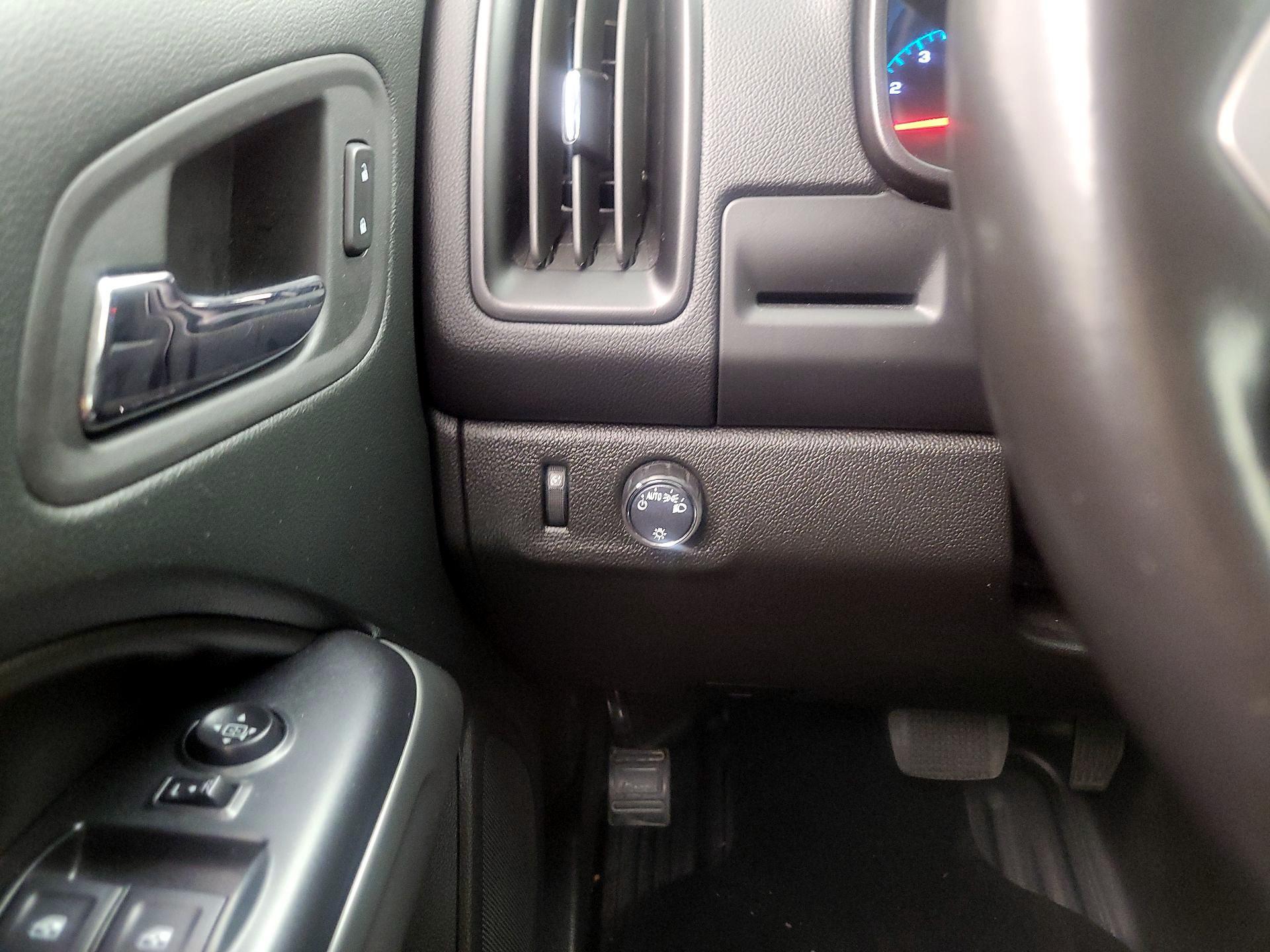 Thumbnail: 2022 Chevrolet Colorado - 13