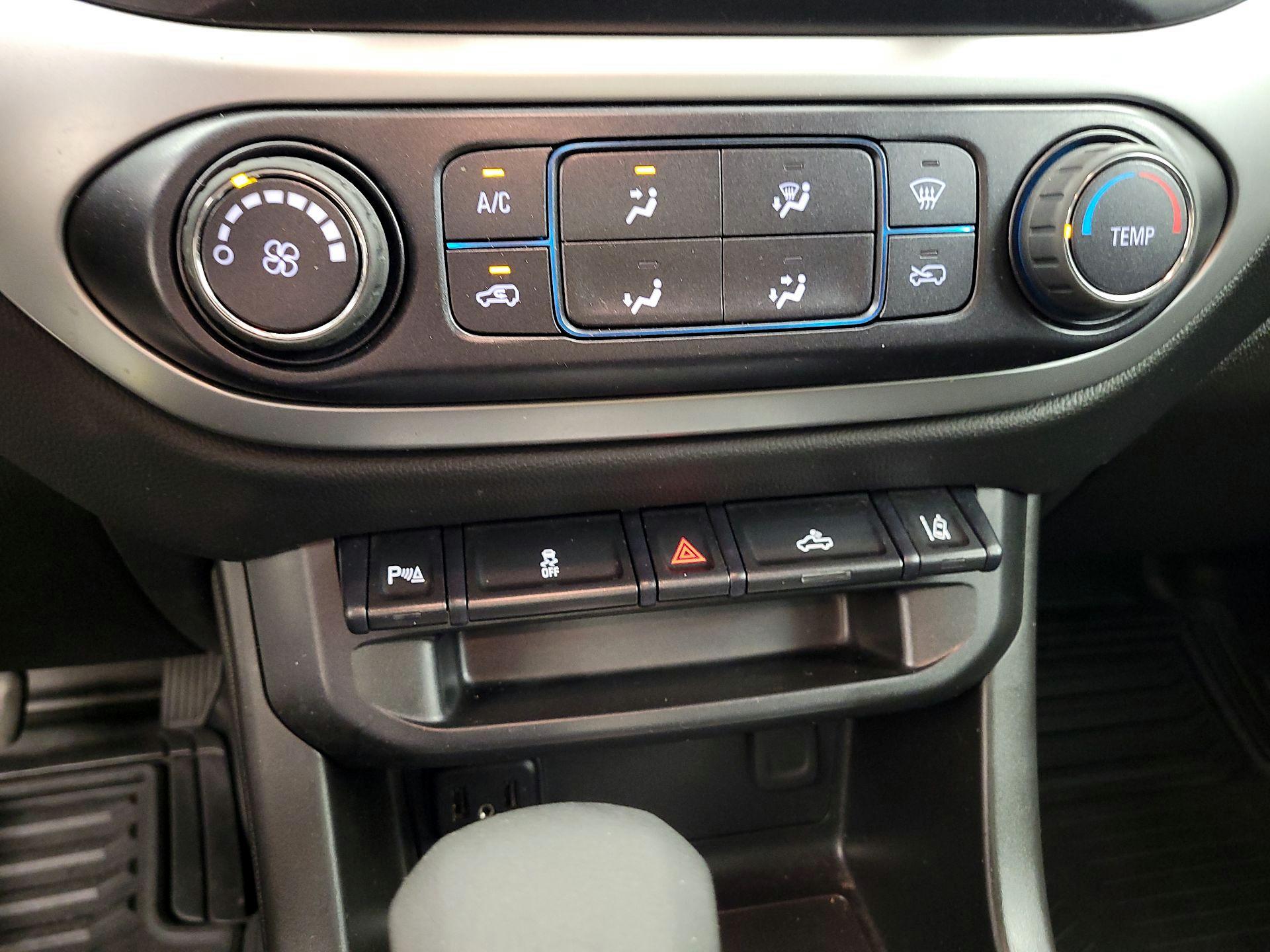 Thumbnail: 2022 Chevrolet Colorado - 16