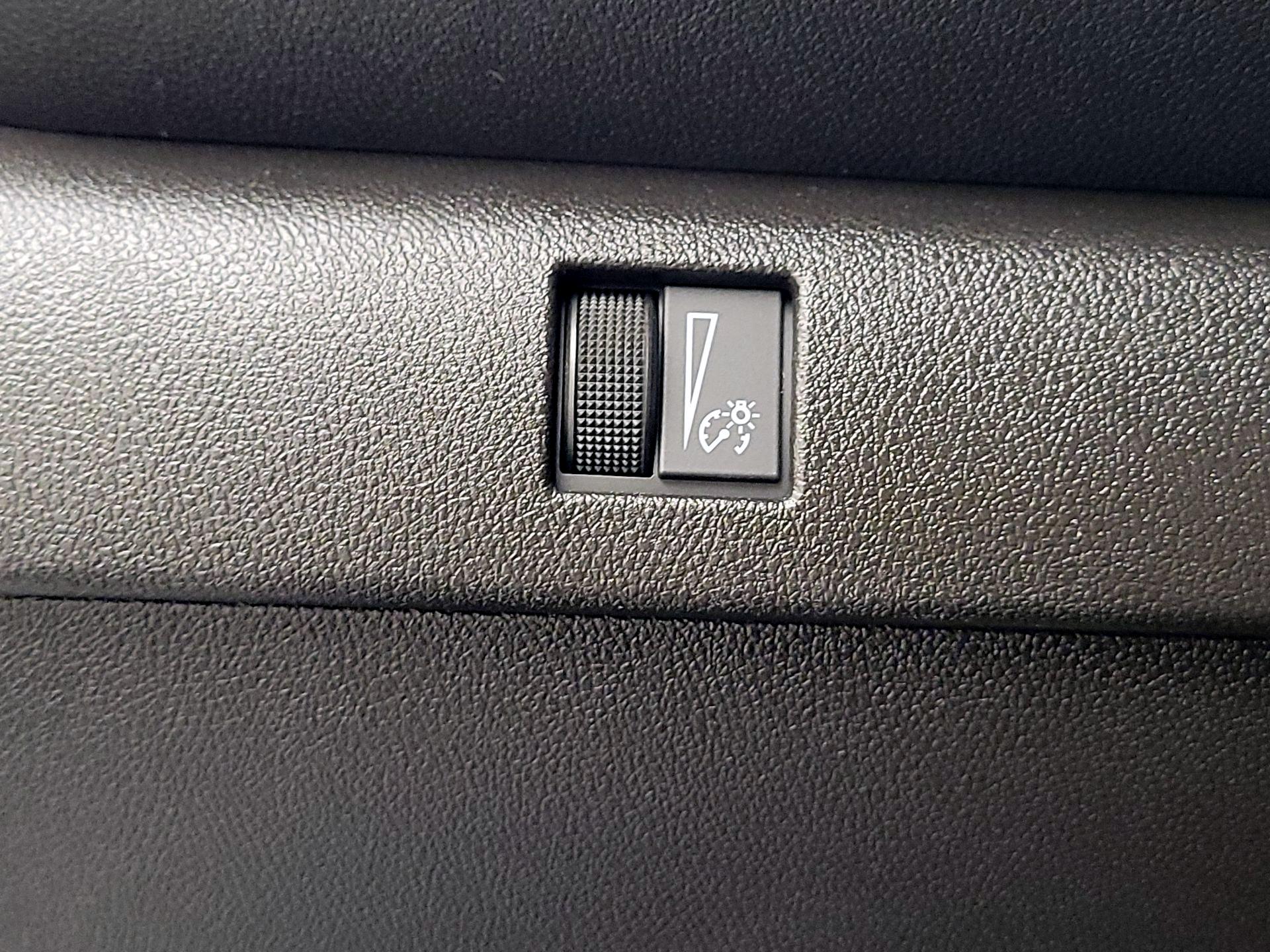 Thumbnail: 2023 Chevrolet Colorado - 13