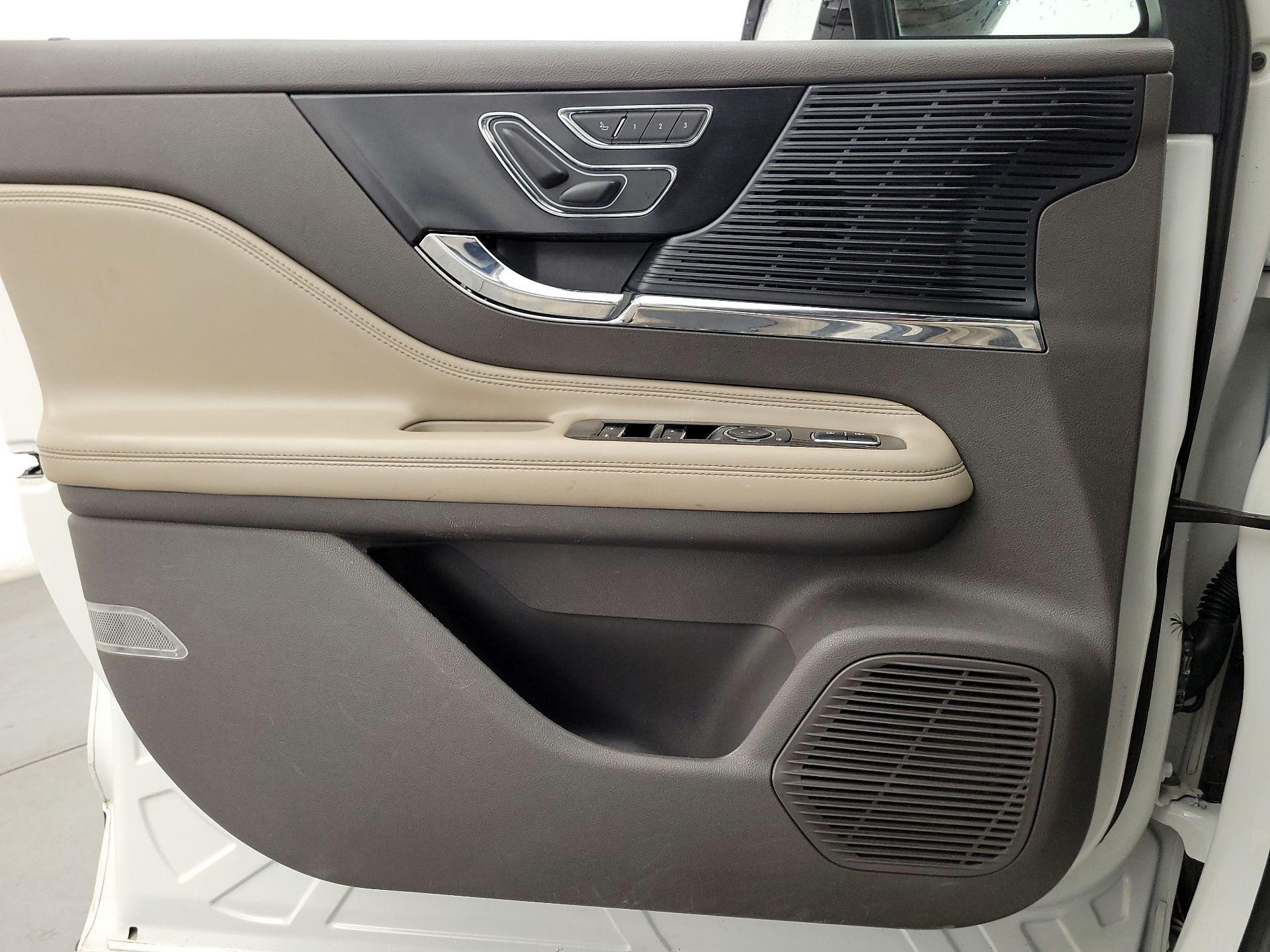 Thumbnail: 2021 Lincoln Corsair - 12