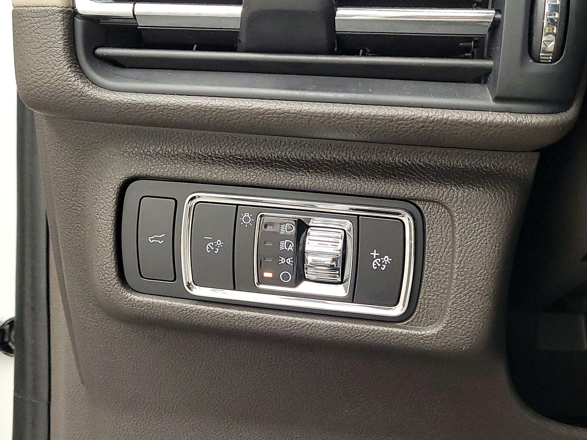 Thumbnail: 2021 Lincoln Corsair - 13