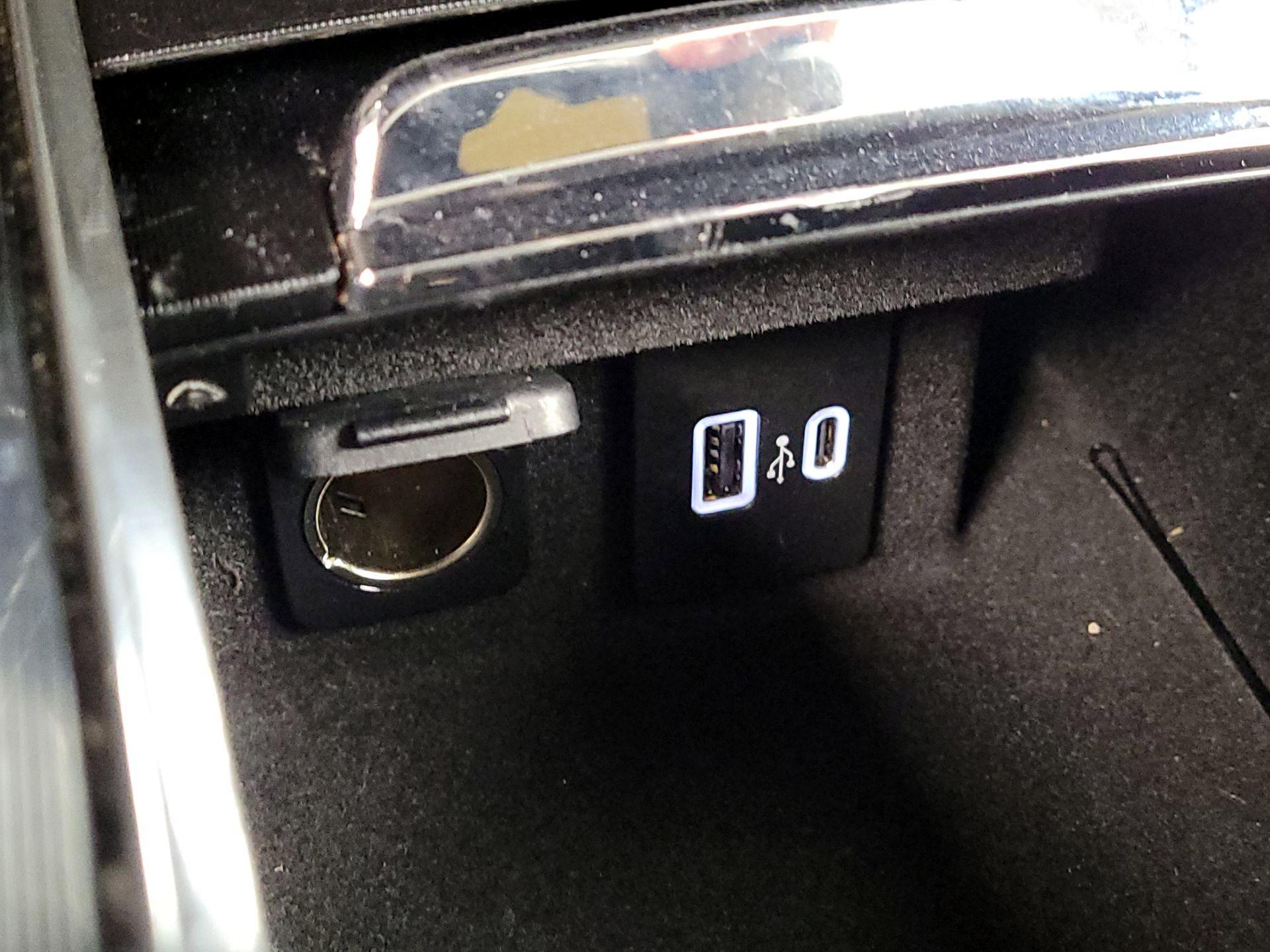 Thumbnail: 2021 Lincoln Corsair - 18