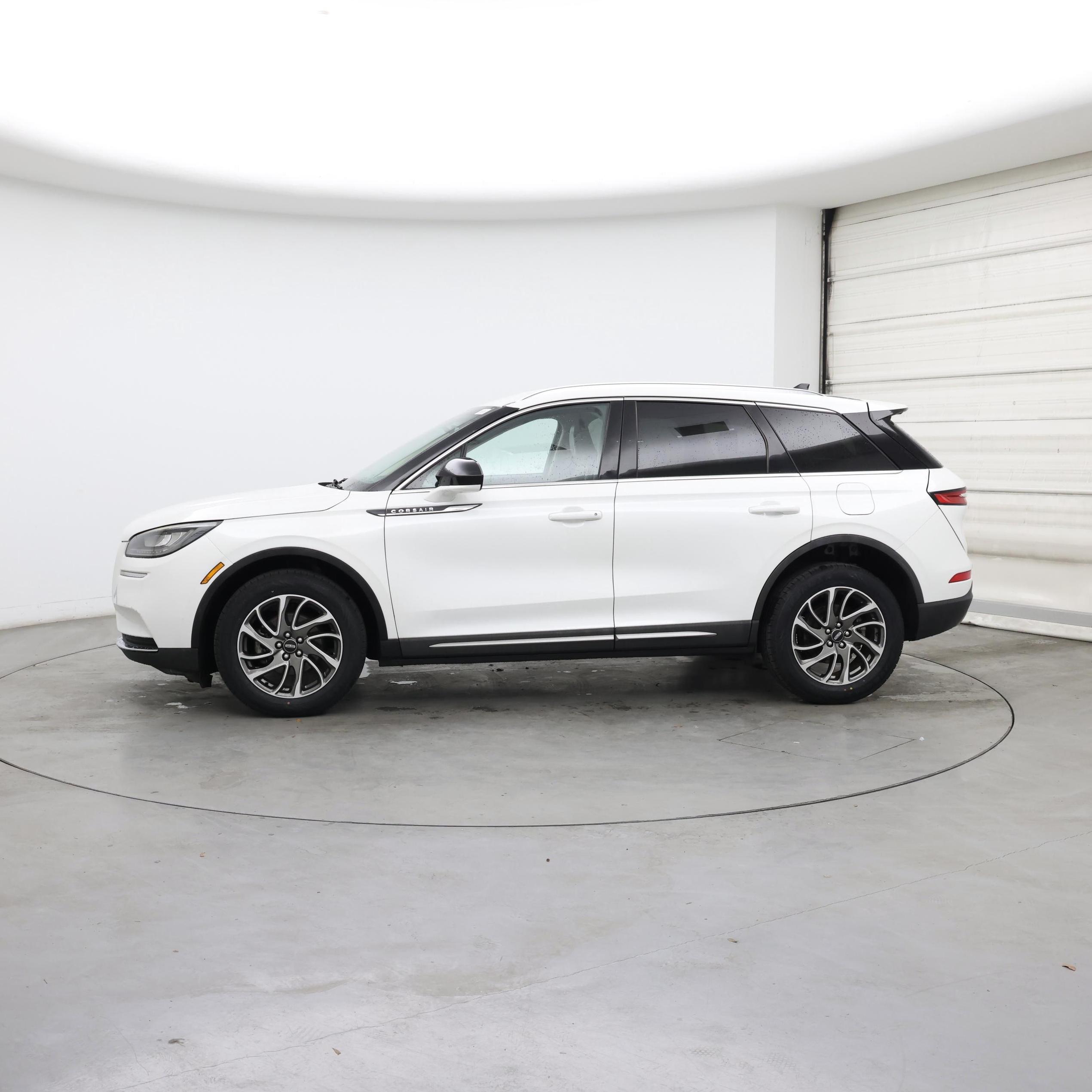 Thumbnail: 2021 Lincoln Corsair - 3