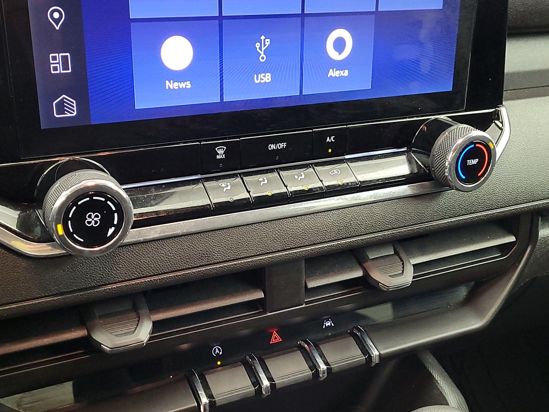 Thumbnail: 2024 Chevrolet Colorado - 16