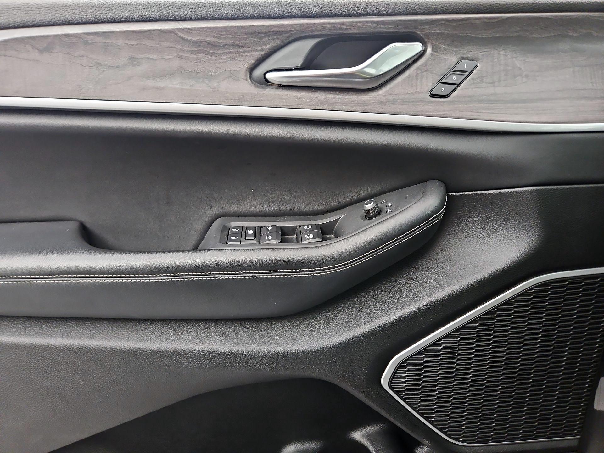 Thumbnail: 2022 Jeep Grand Cherokee - 12