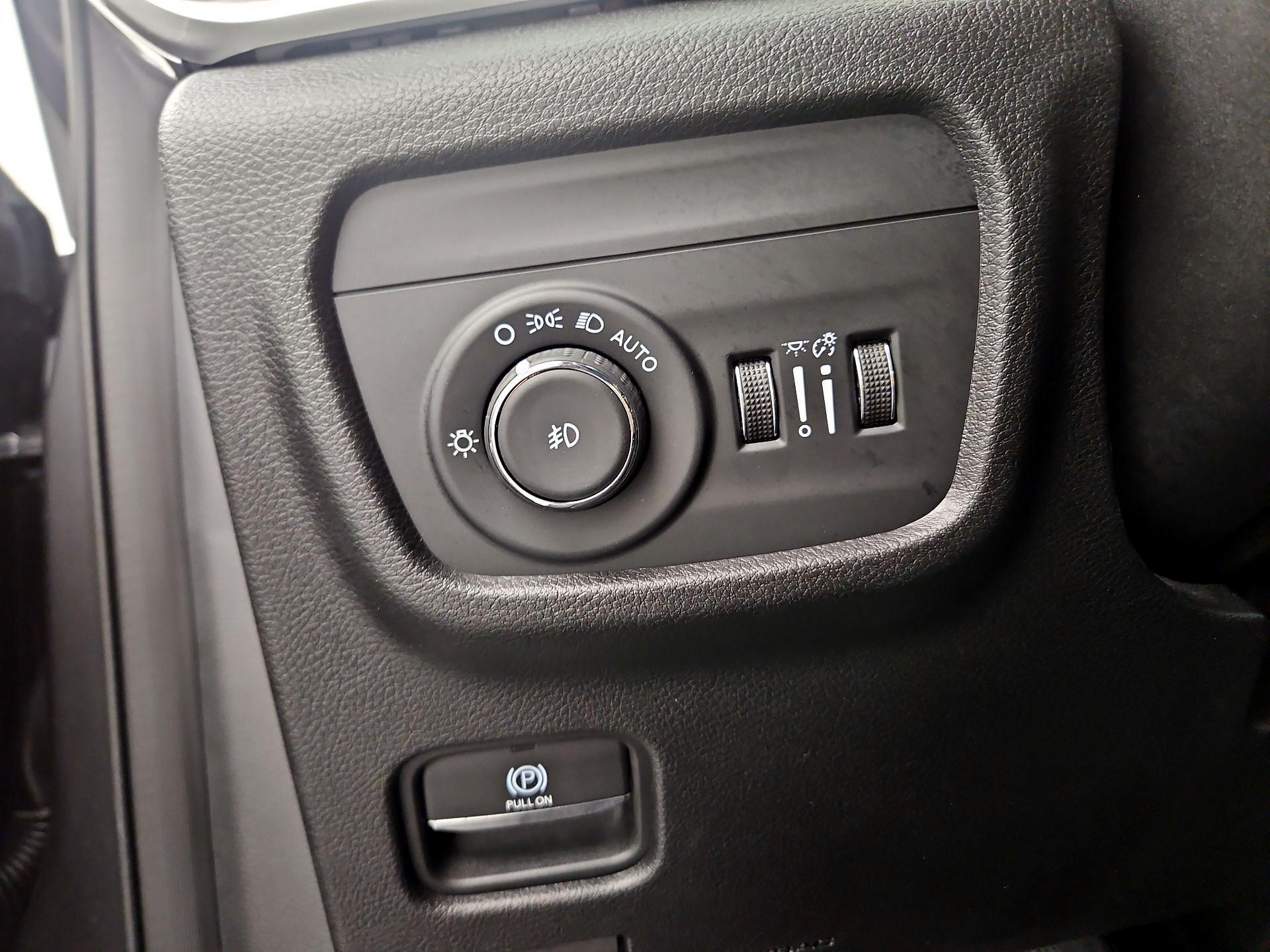 Thumbnail: 2022 Jeep Grand Cherokee - 13