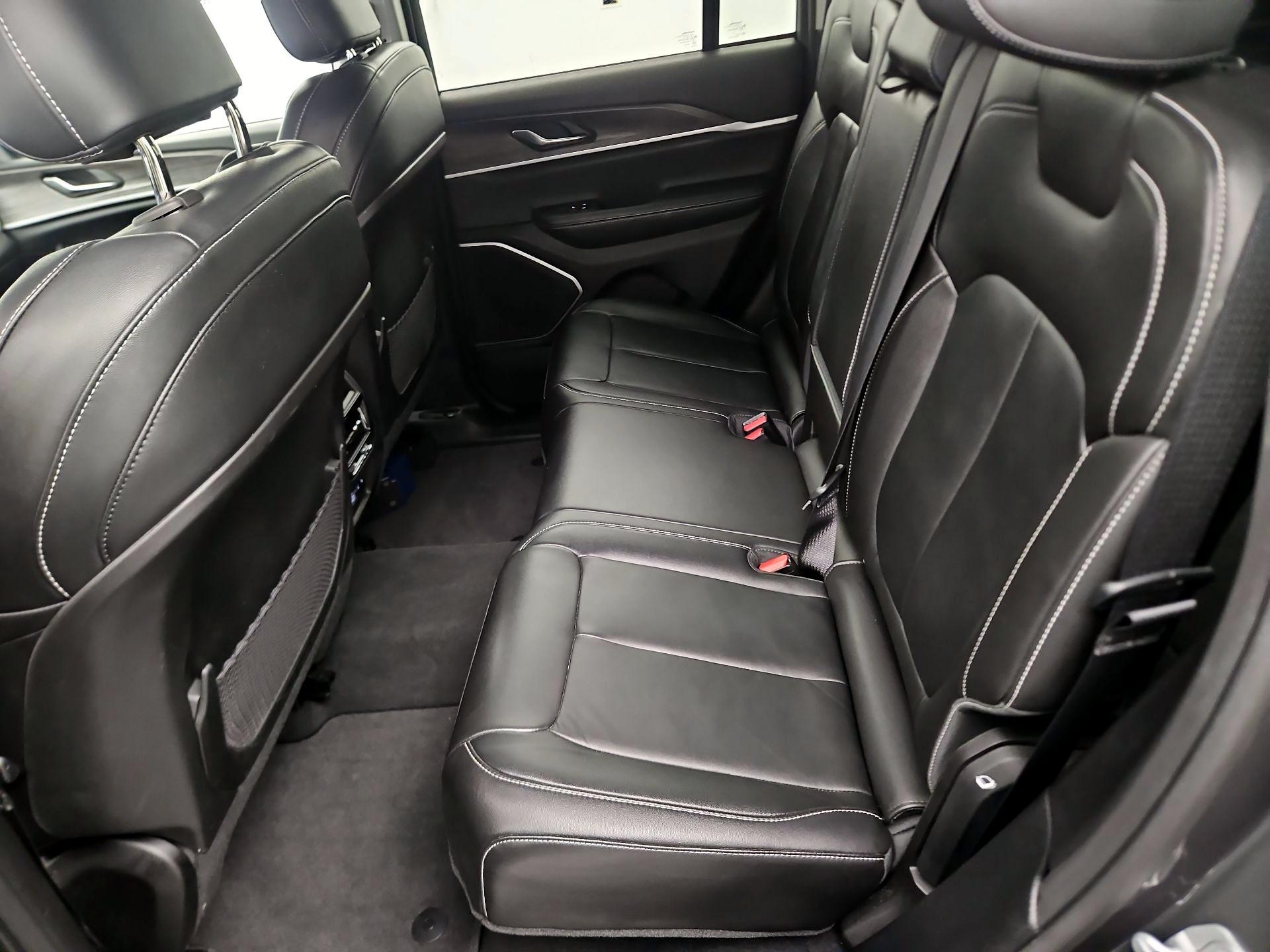 Thumbnail: 2022 Jeep Grand Cherokee - 18