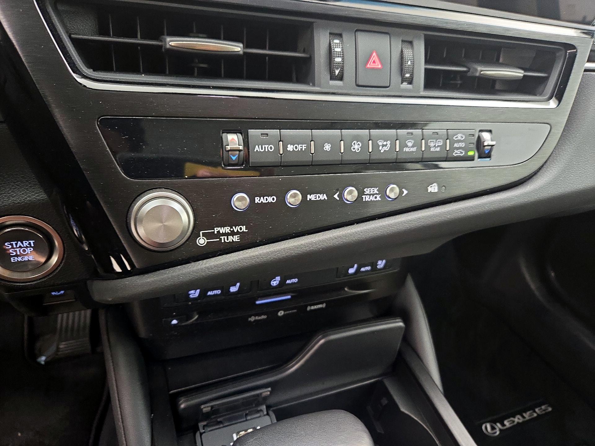 Thumbnail: 2022 Lexus ES - 16