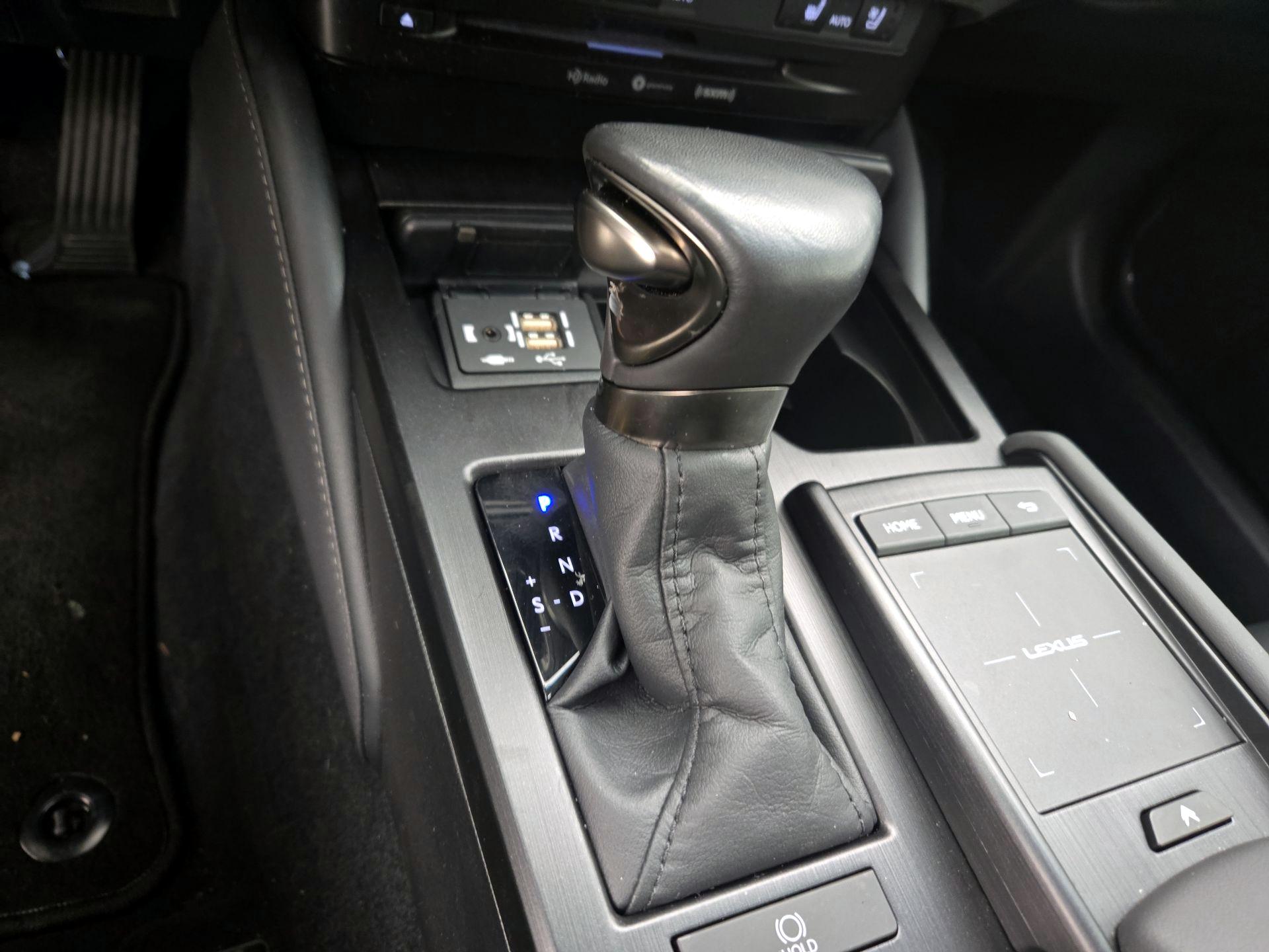 Thumbnail: 2022 Lexus ES - 17