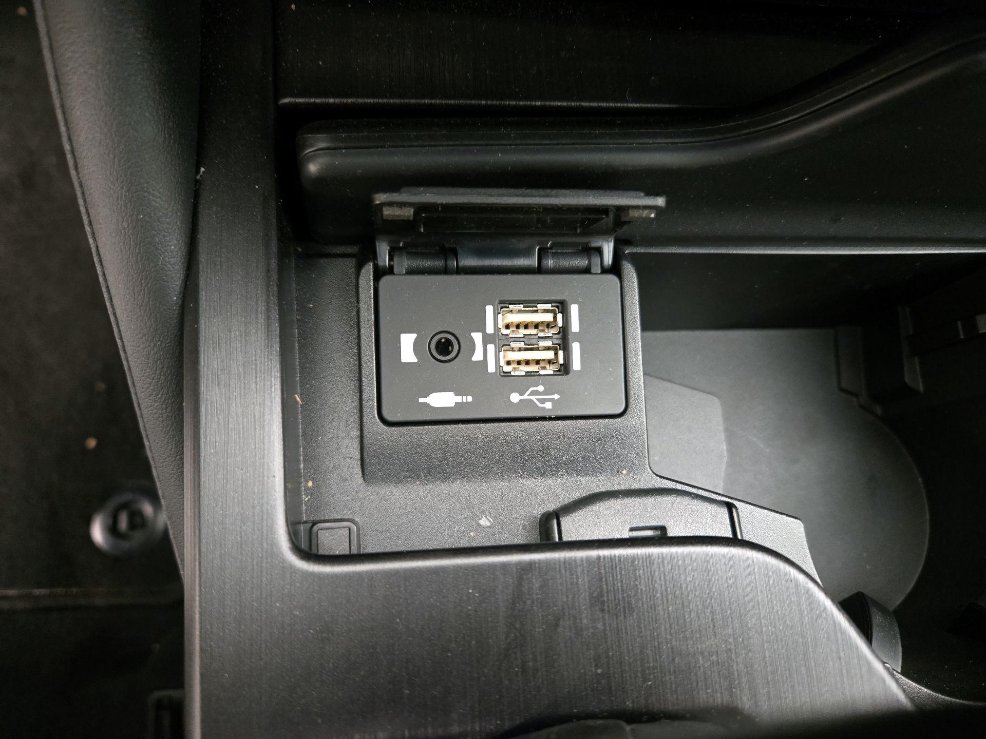 Thumbnail: 2022 Lexus ES - 18