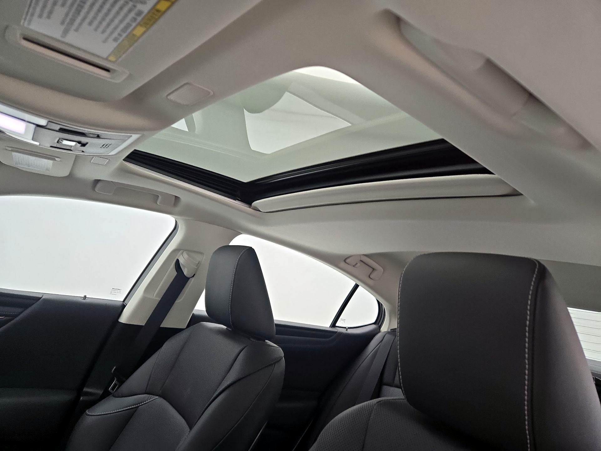 Thumbnail: 2022 Lexus ES - 19