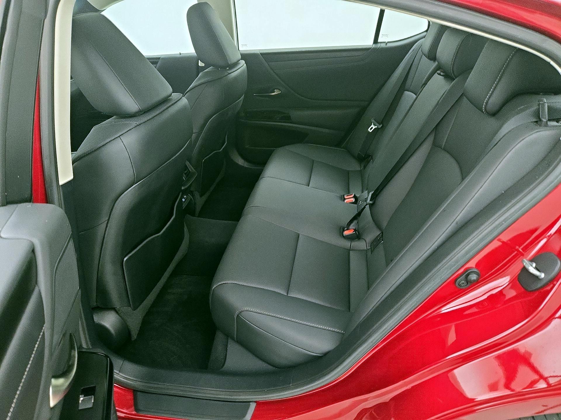 Thumbnail: 2022 Lexus ES - 20