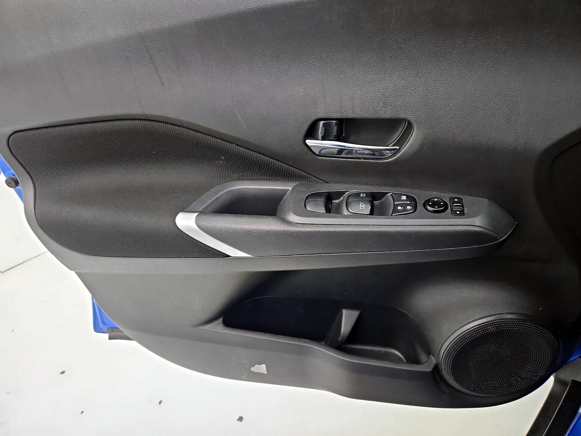 Thumbnail: 2021 Nissan Kicks - 12