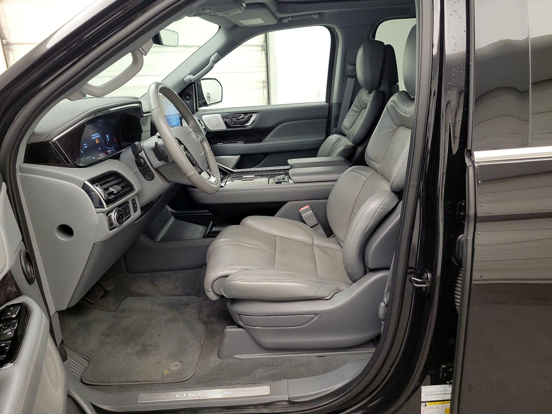 Thumbnail: 2021 Lincoln Navigator - 11