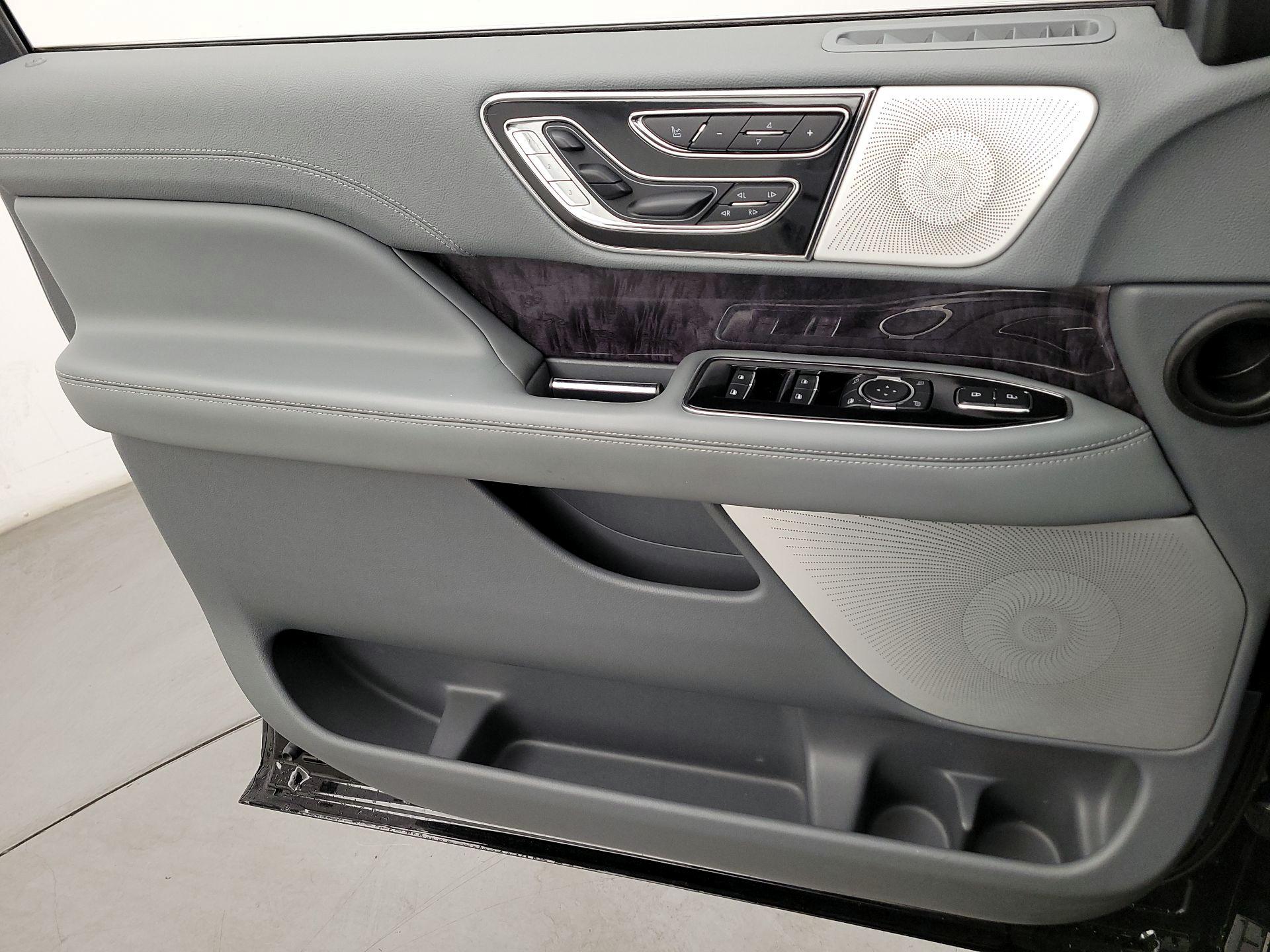 Thumbnail: 2021 Lincoln Navigator - 12