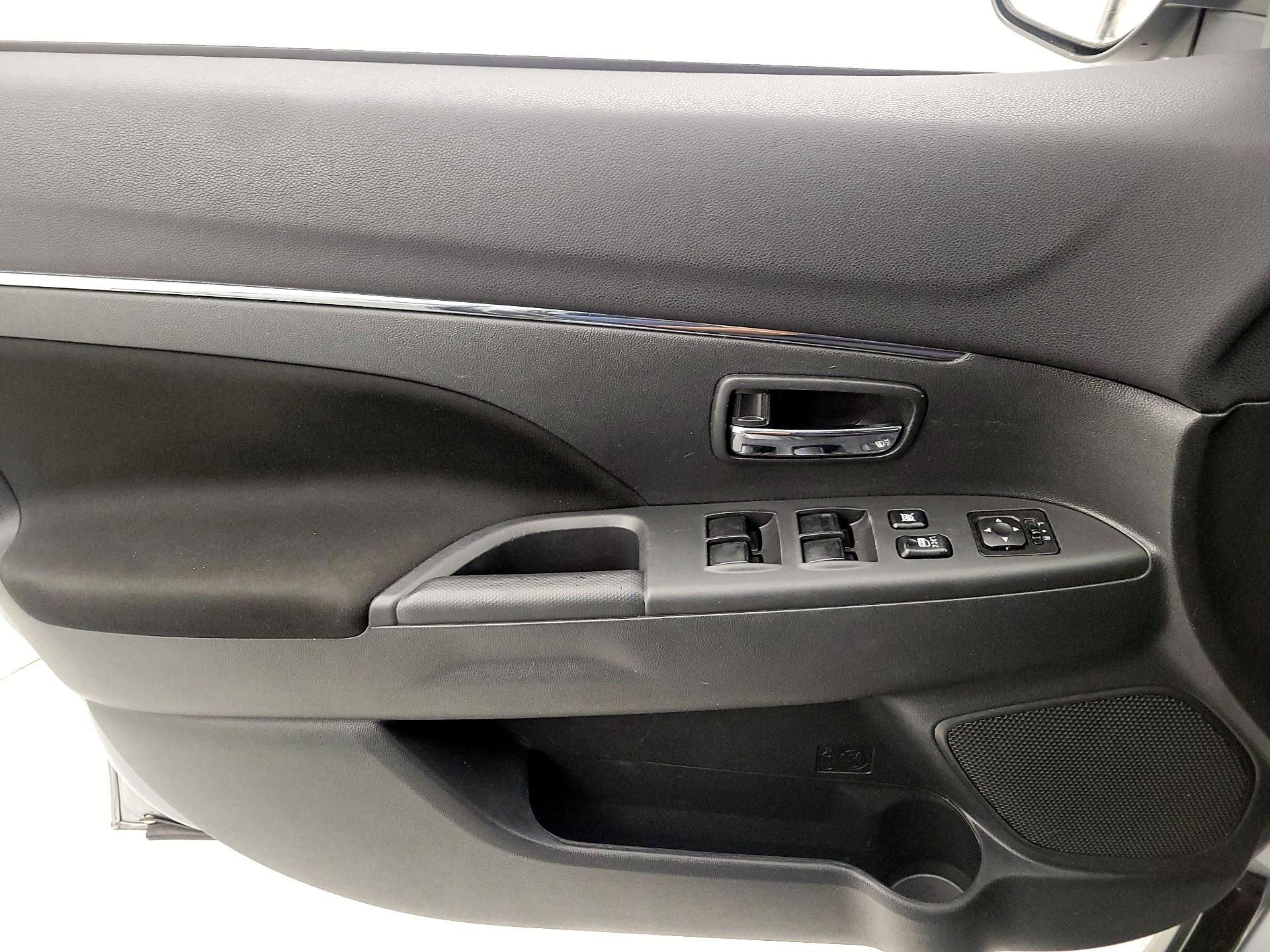 Thumbnail: 2021 Mitsubishi Outlander Sport - 12