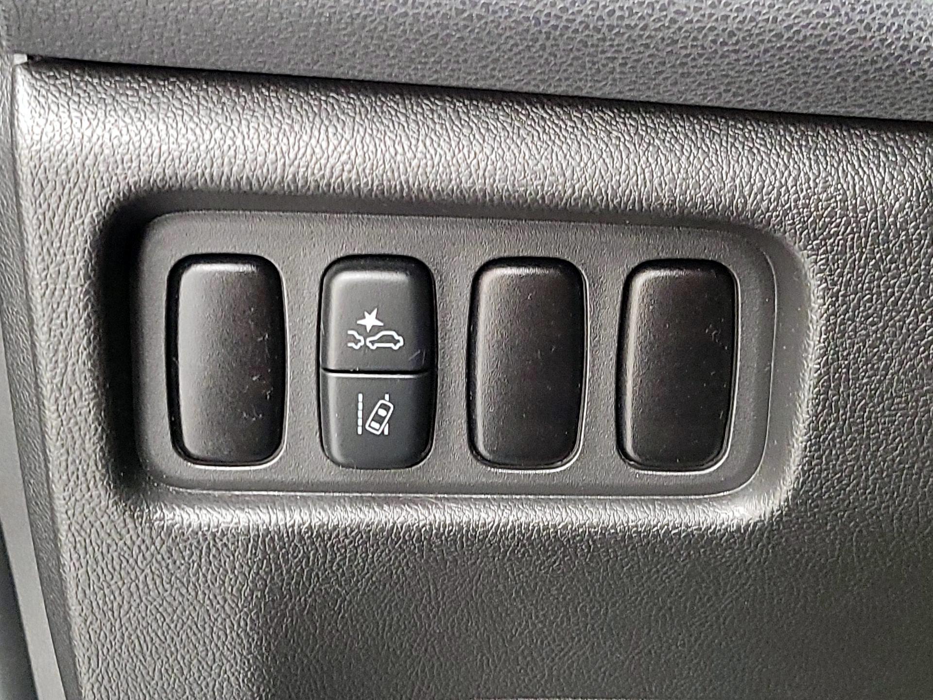 Thumbnail: 2021 Mitsubishi Outlander Sport - 13