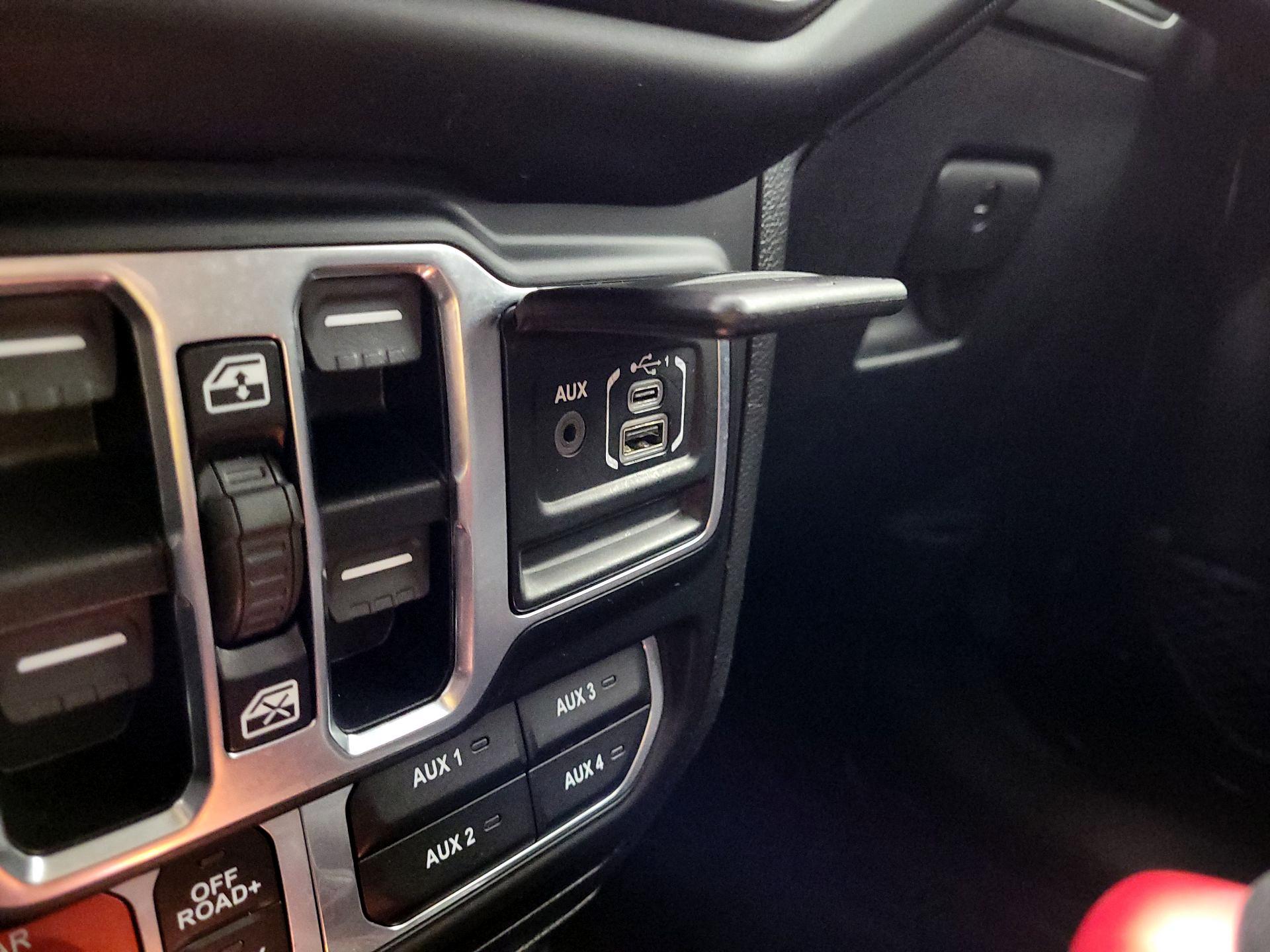 Thumbnail: 2021 Jeep Wrangler - 18