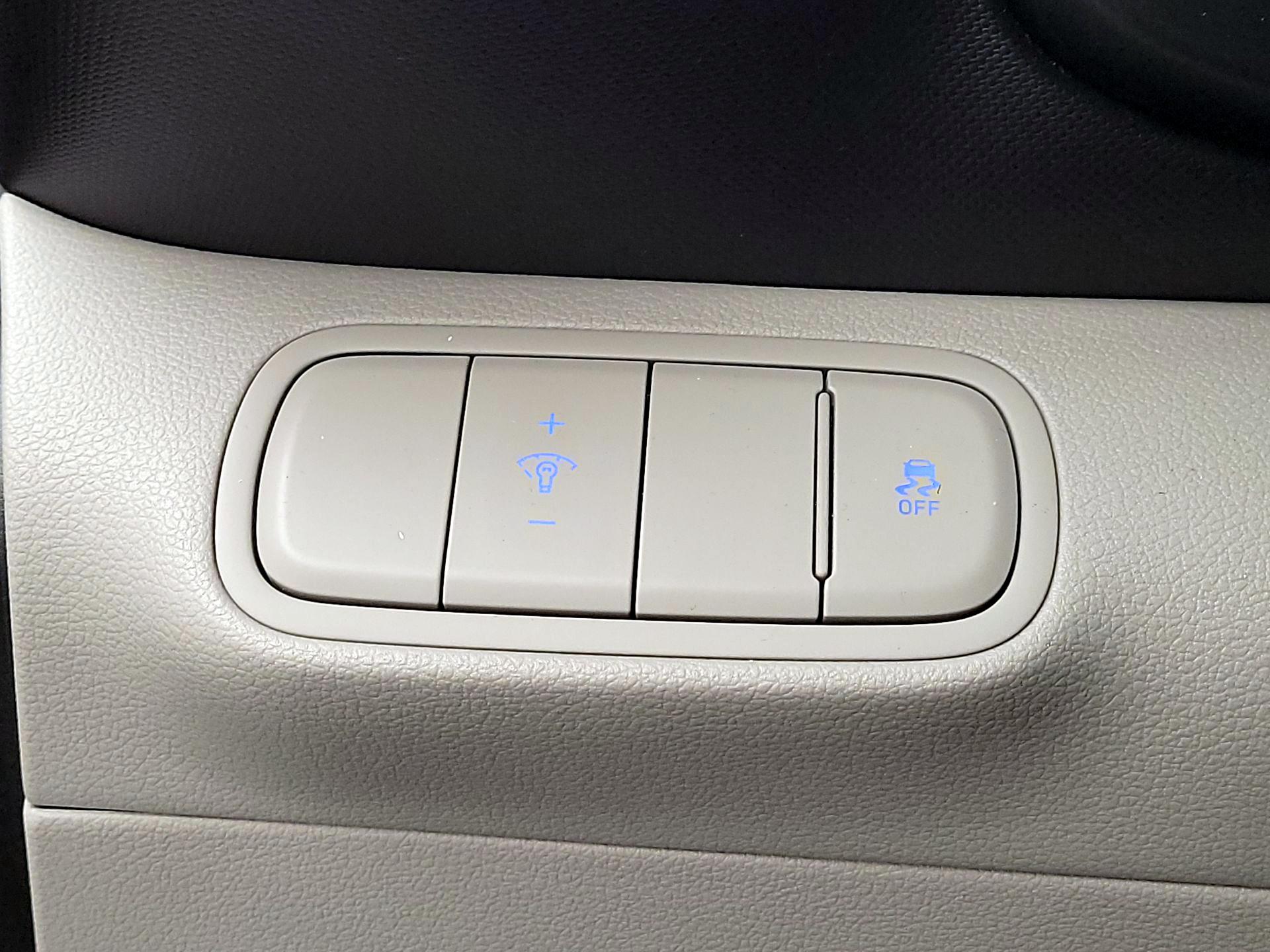 Thumbnail: 2023 Hyundai Venue - 13