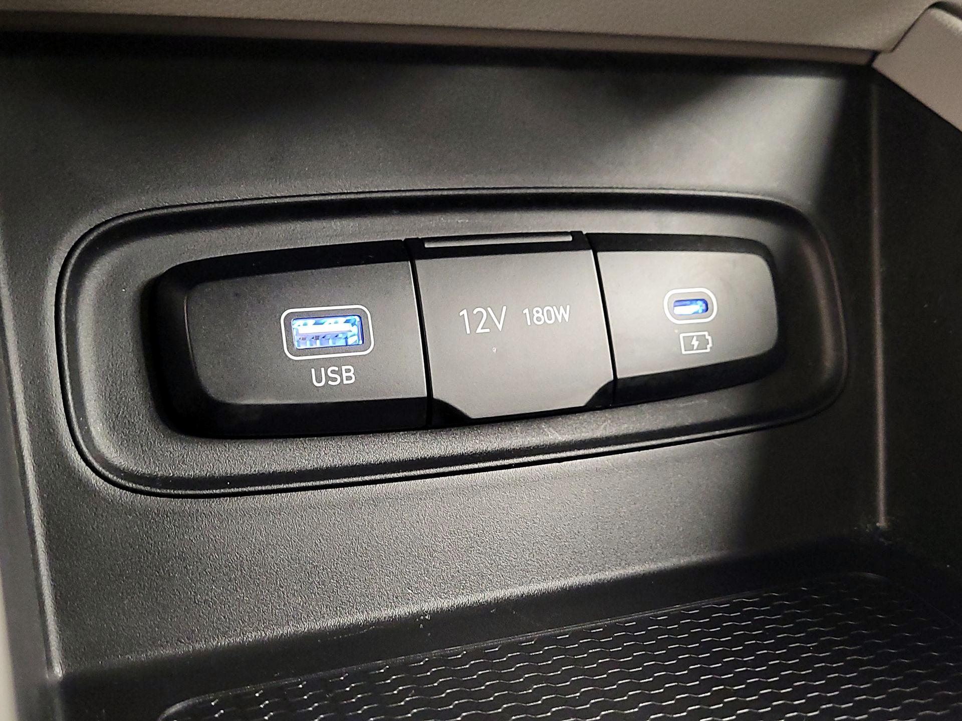 Thumbnail: 2023 Hyundai Venue - 18