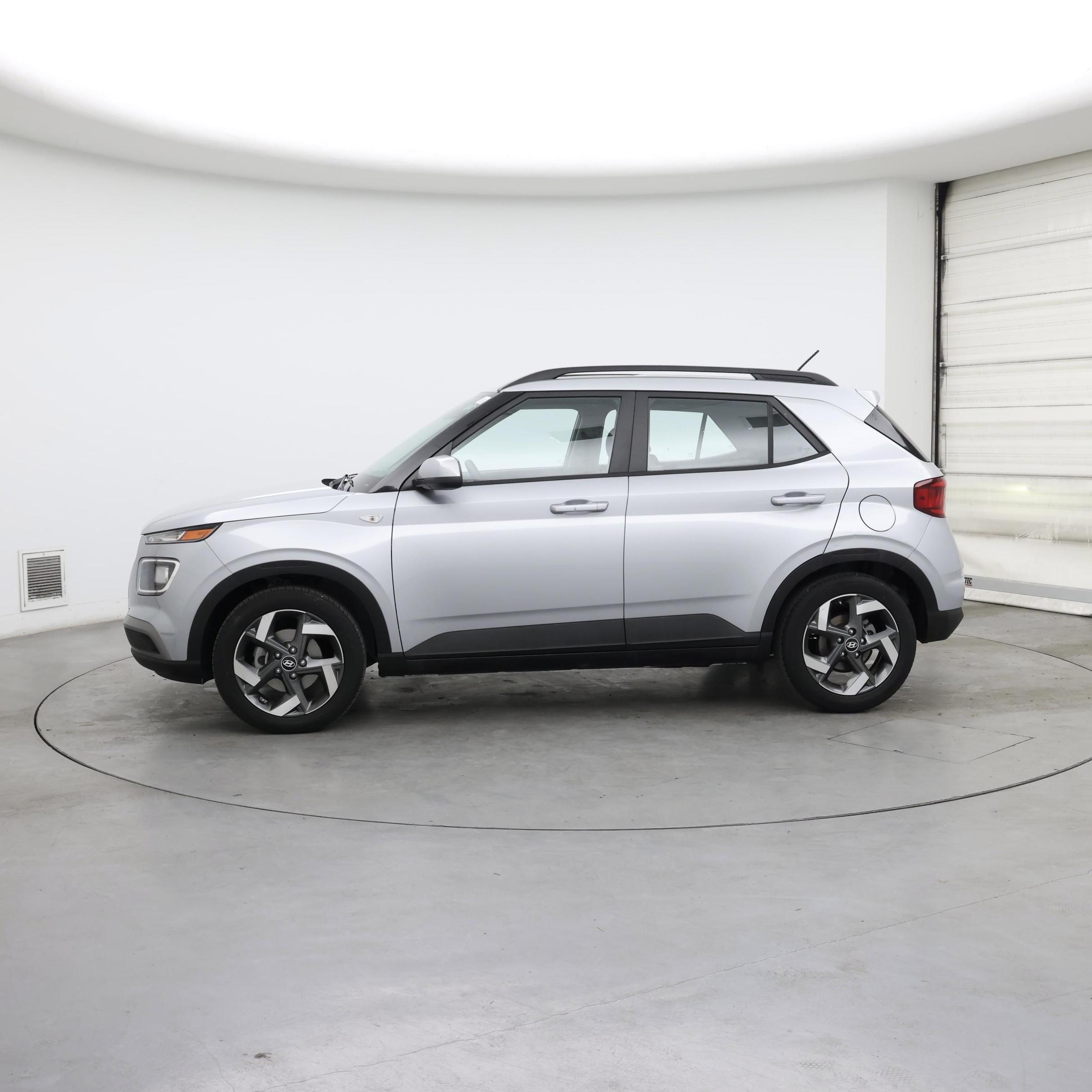 Thumbnail: 2023 Hyundai Venue - 3