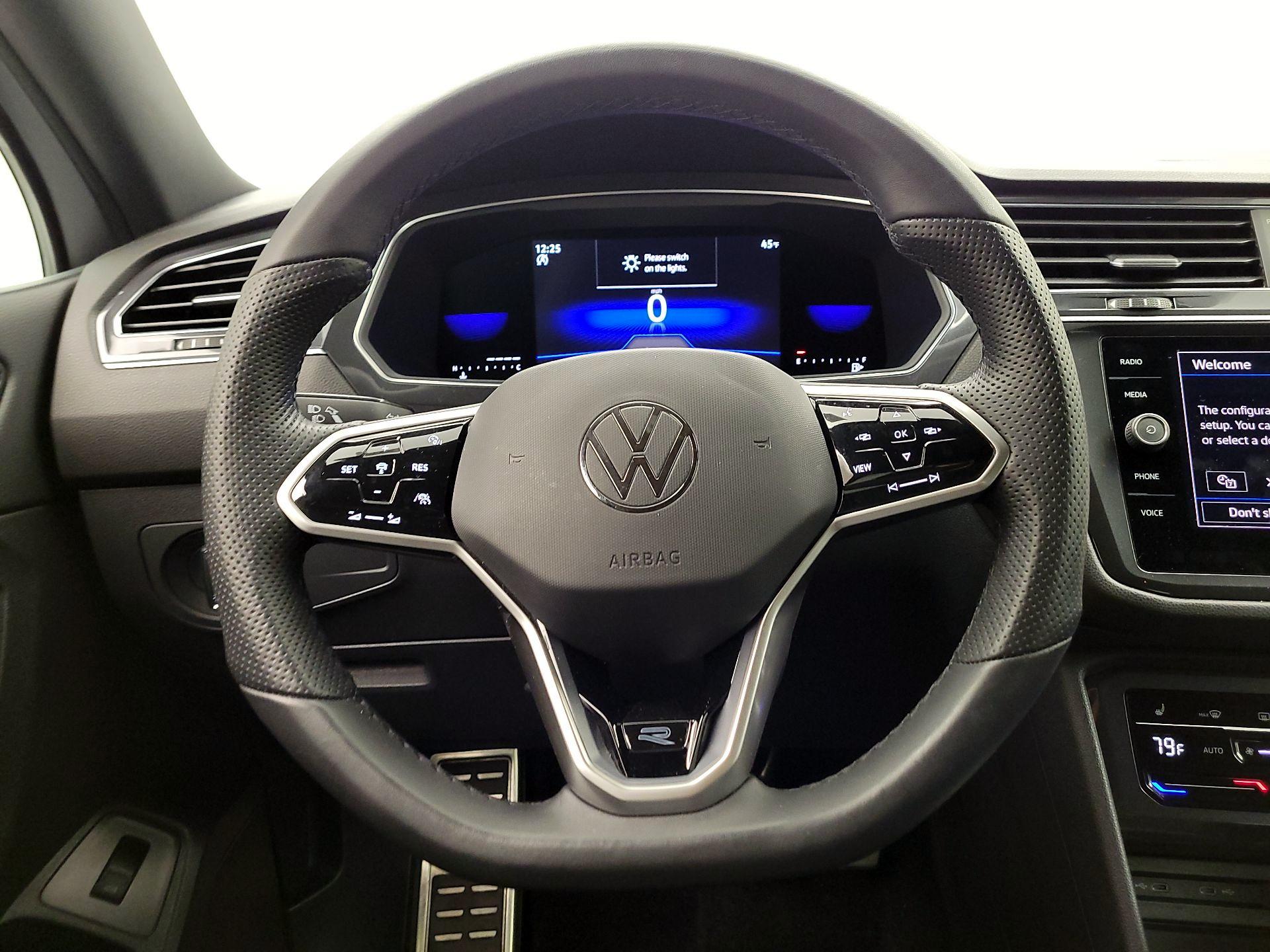 Thumbnail: 2022 Volkswagen Tiguan - 10