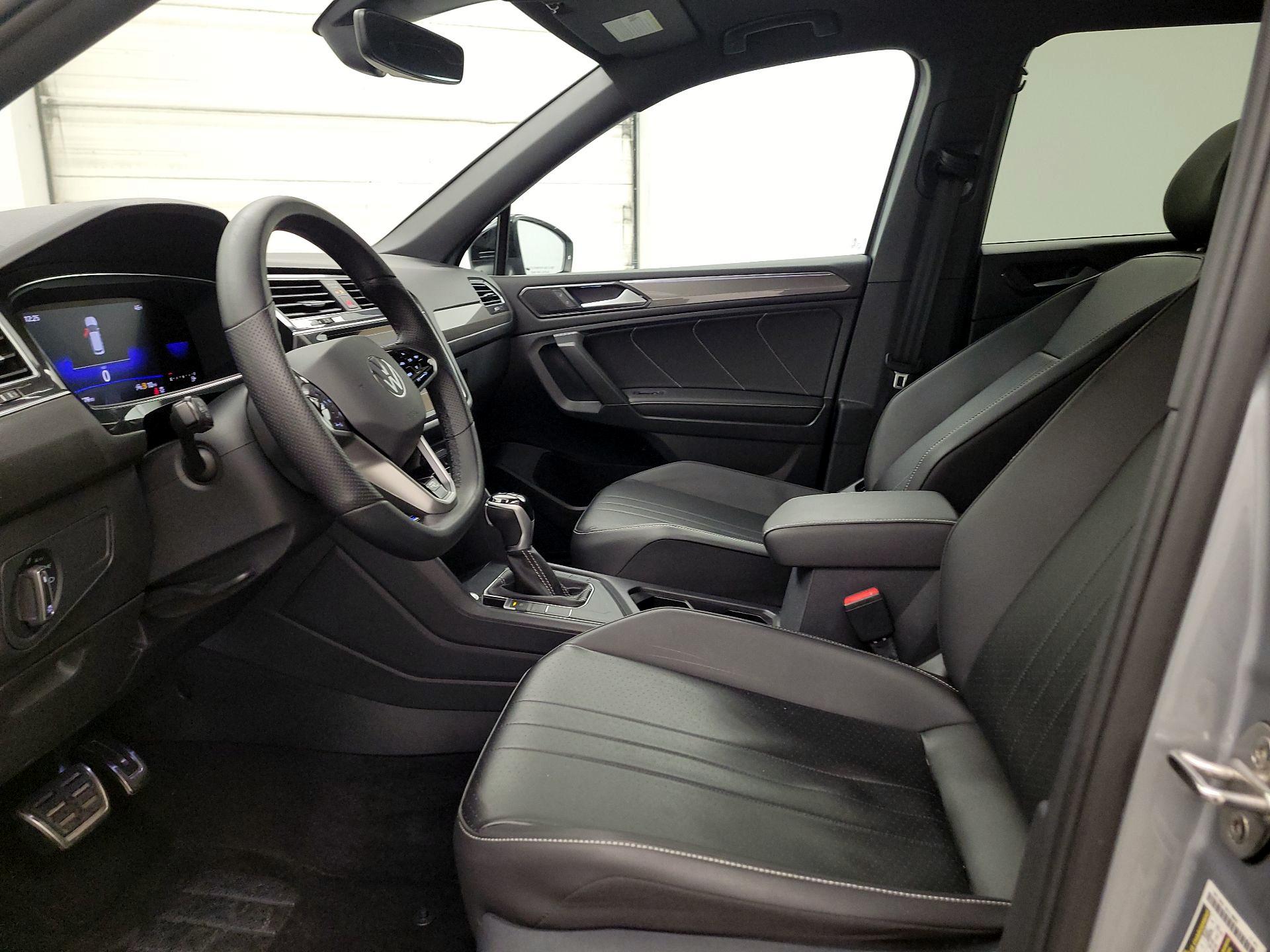 Thumbnail: 2022 Volkswagen Tiguan - 11