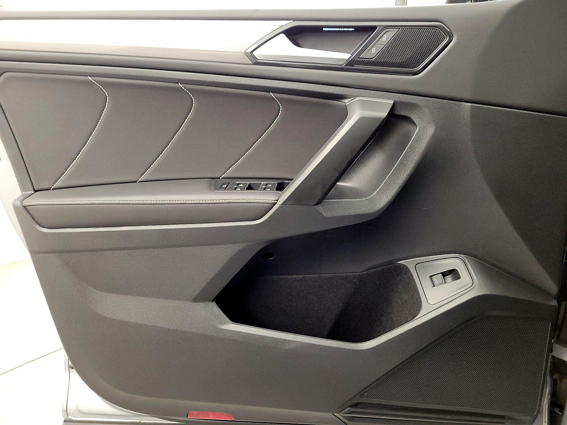 Thumbnail: 2022 Volkswagen Tiguan - 12